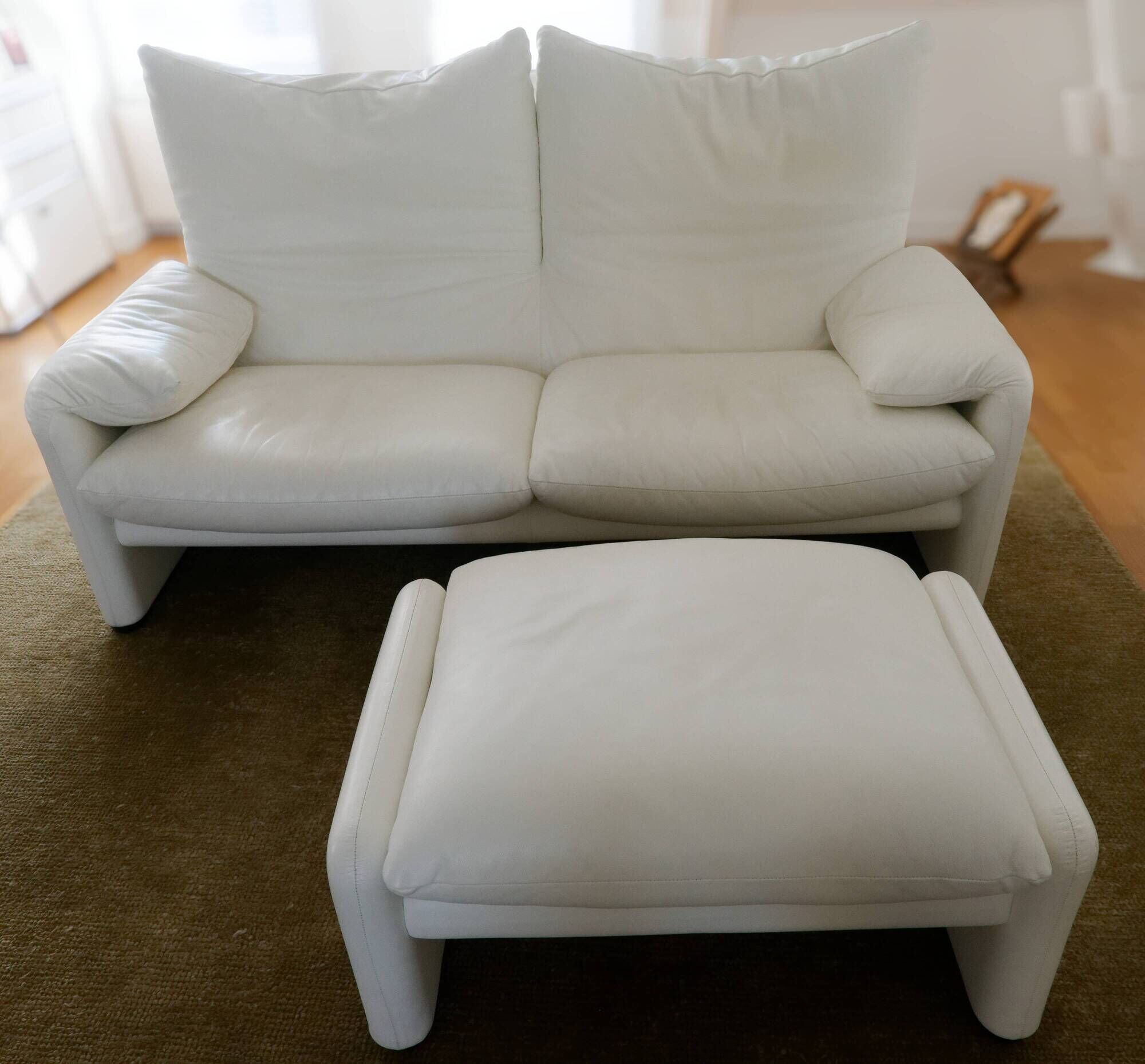 Cassina sofa model maralunga in white leather - 2-seater - with pouf