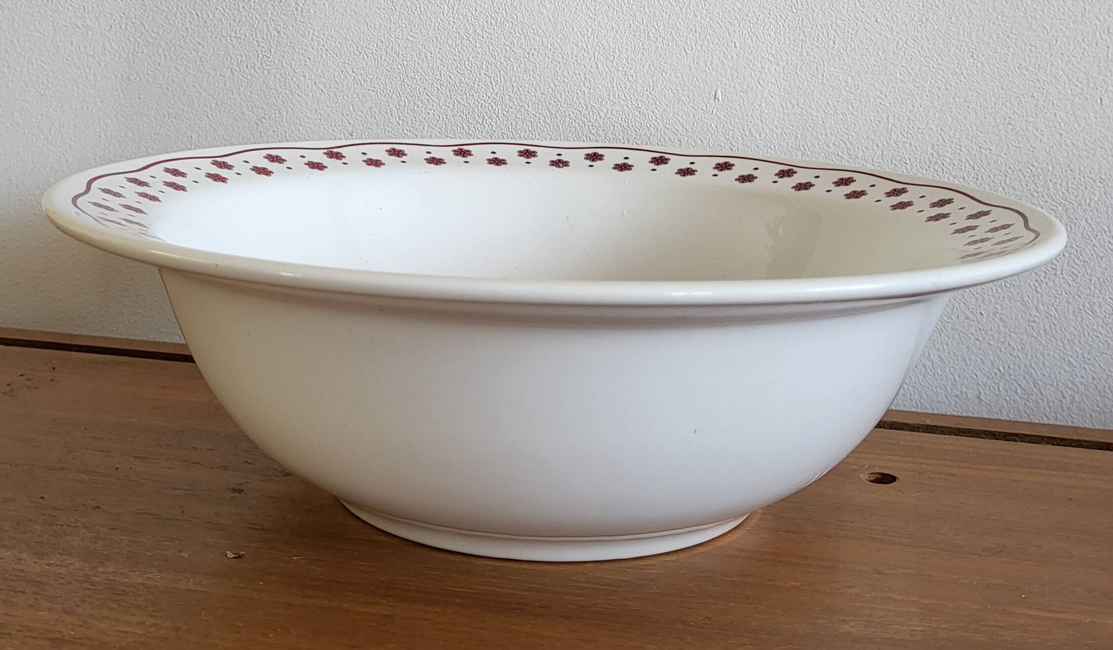 Round Italian porcelain dish