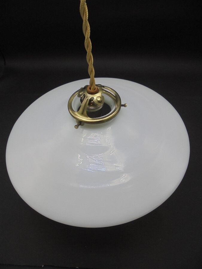 Suspension in opaline