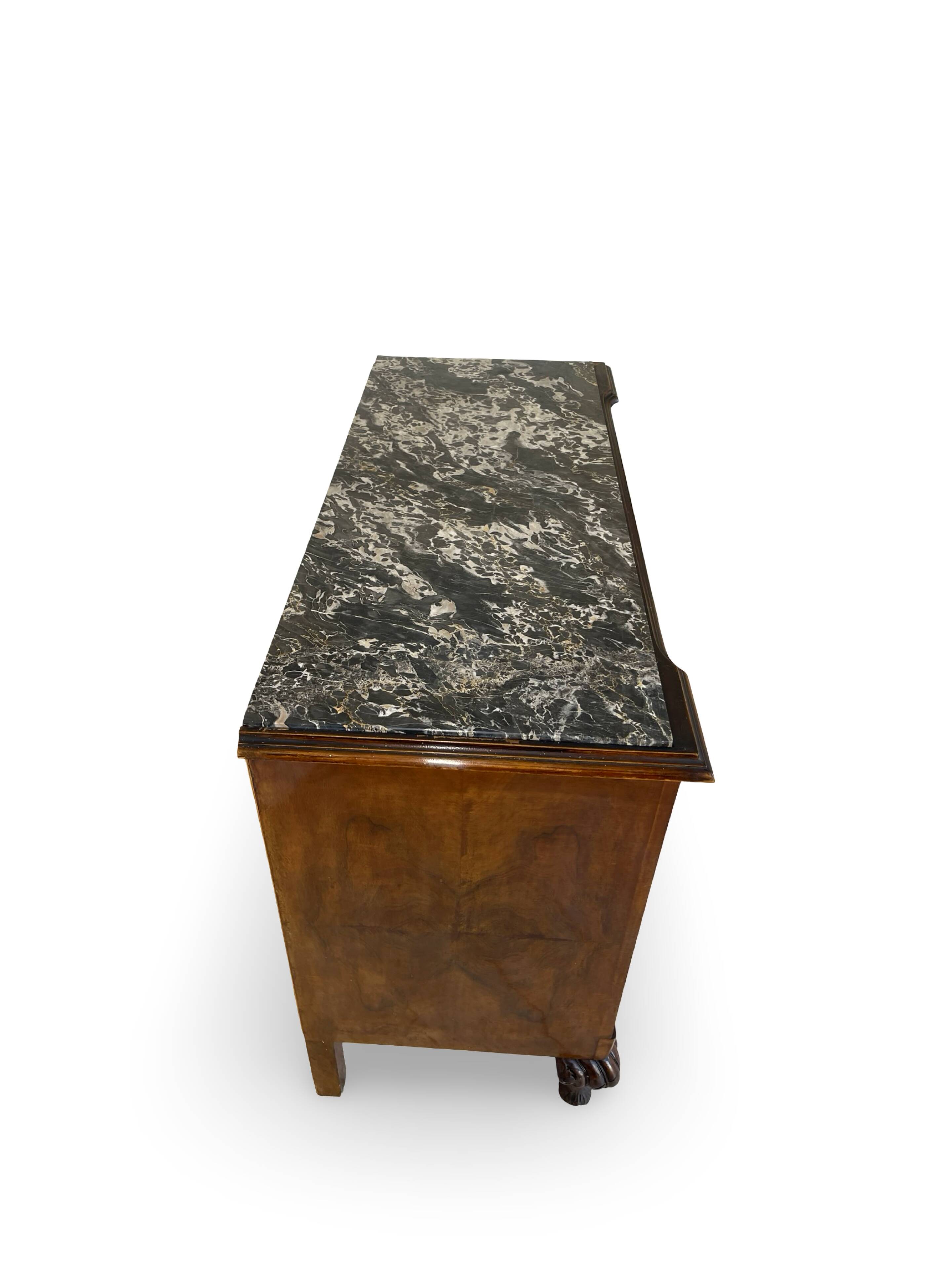 An Italian chest of drawers from the 1940s.