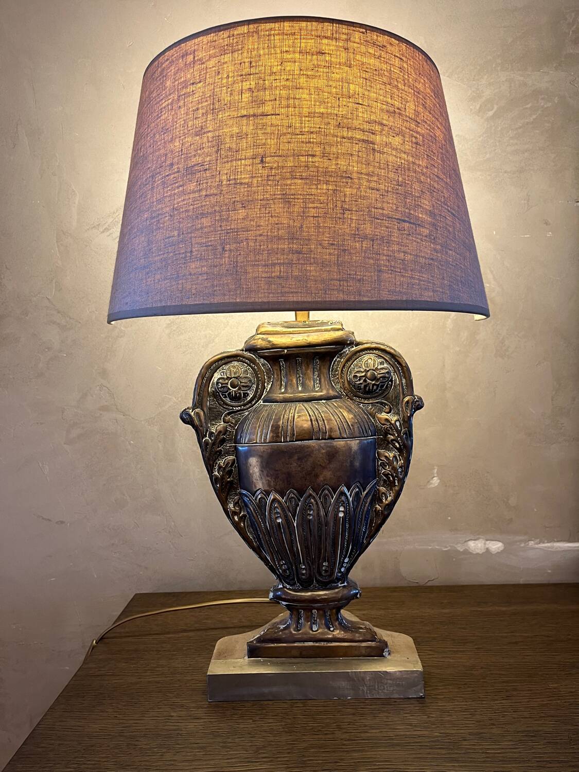 Gold table lamp amphora