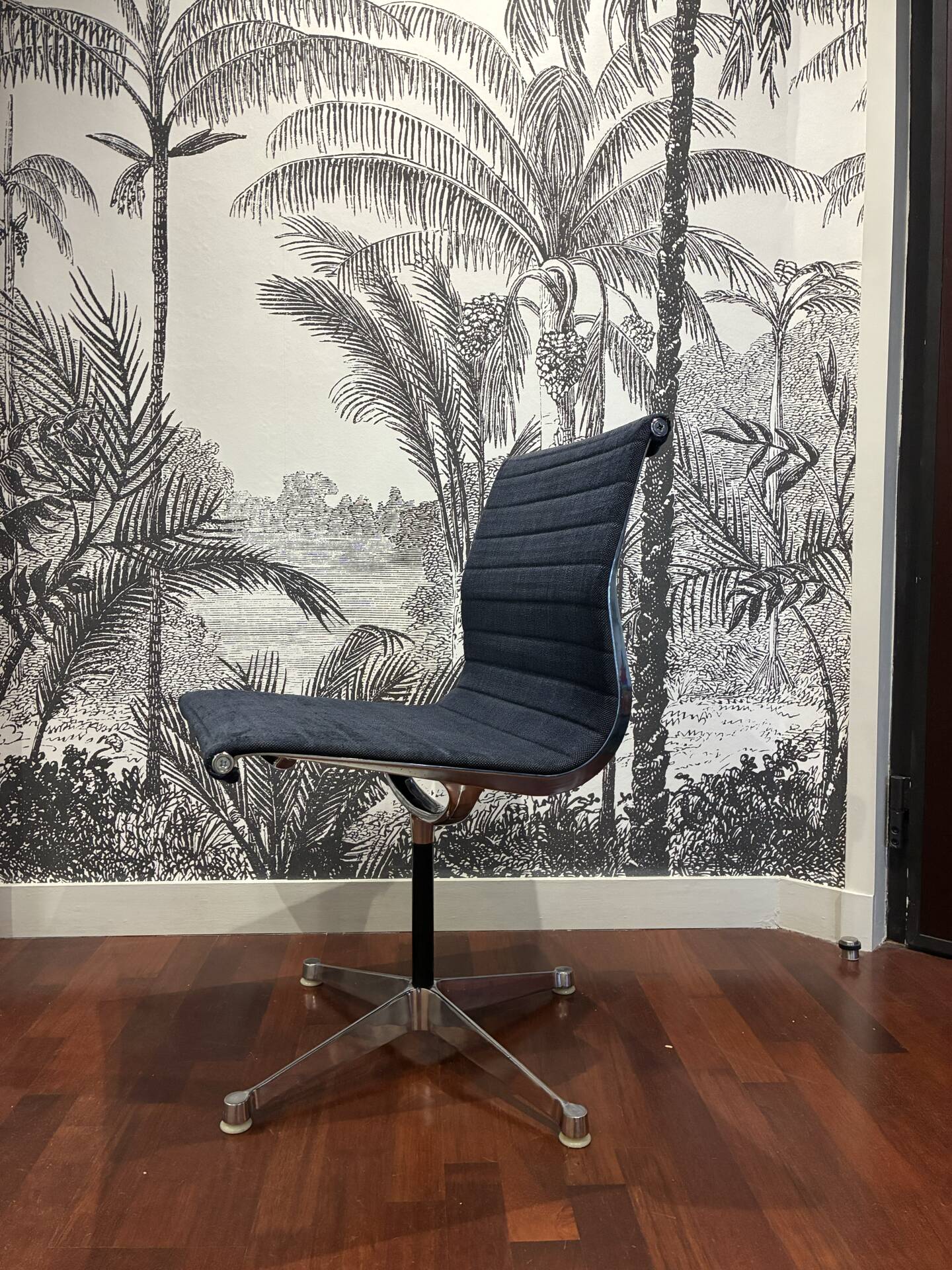Fauteuil Herman Miller EA105