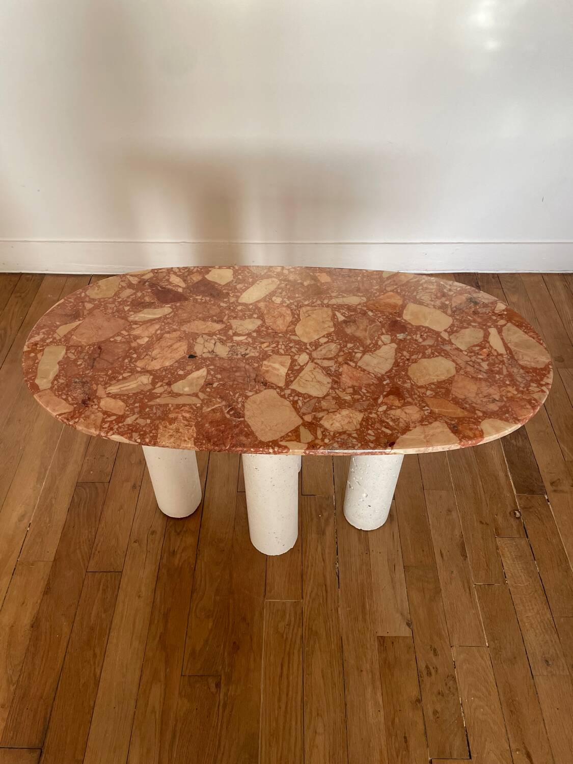 Table basse marbre rose et béton