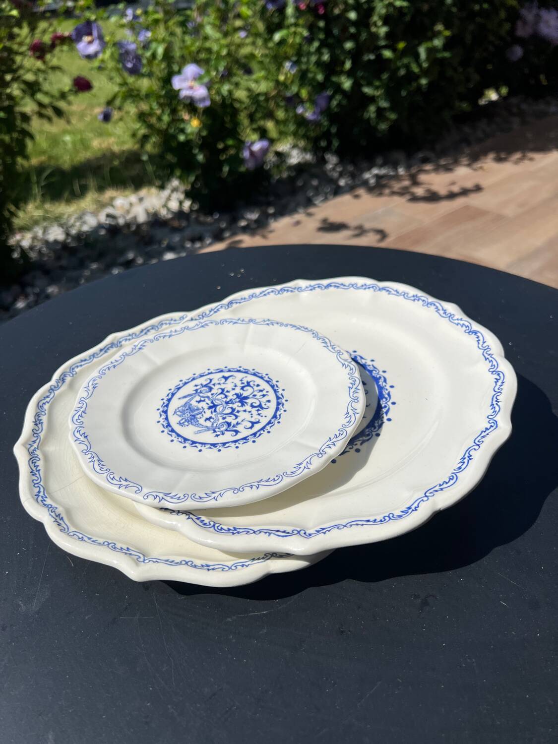 Lot - 3 assiettes en Gien bleu et blanche