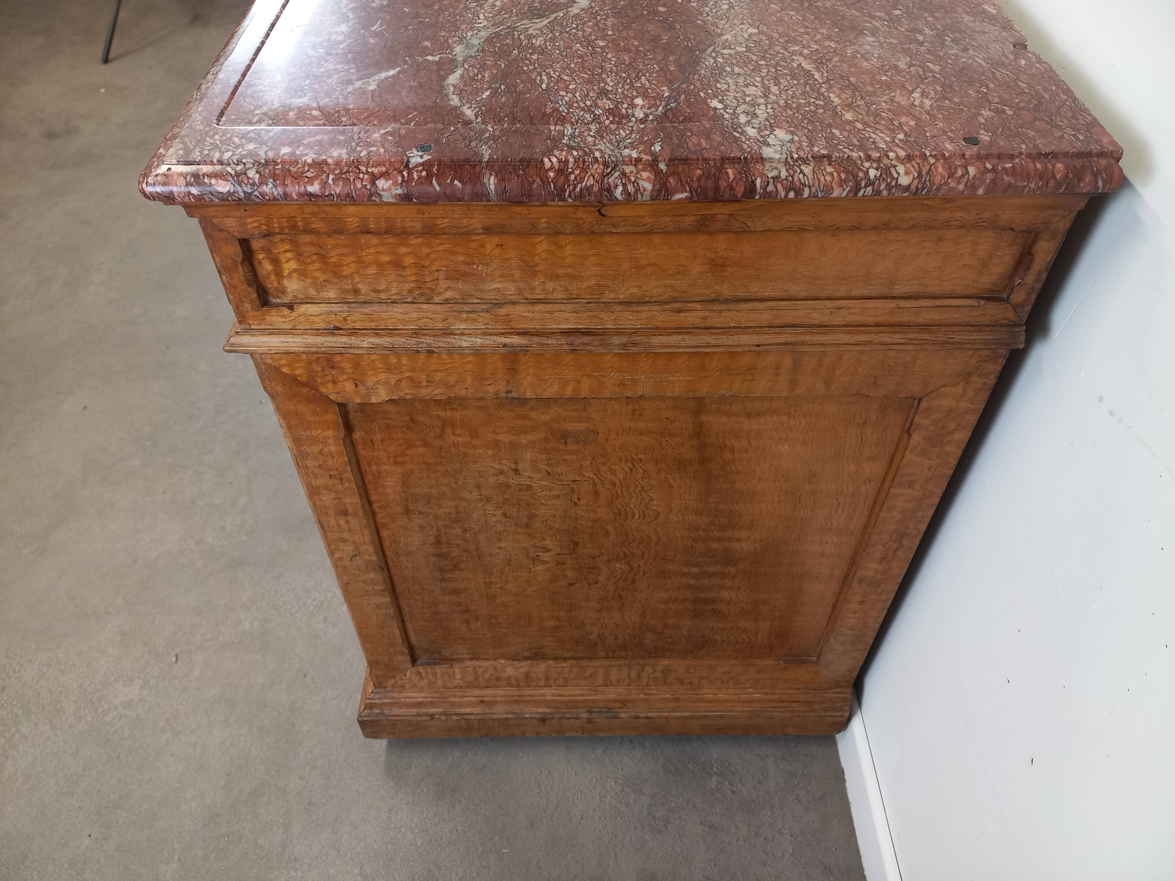 Banque de magasin plateau marbre