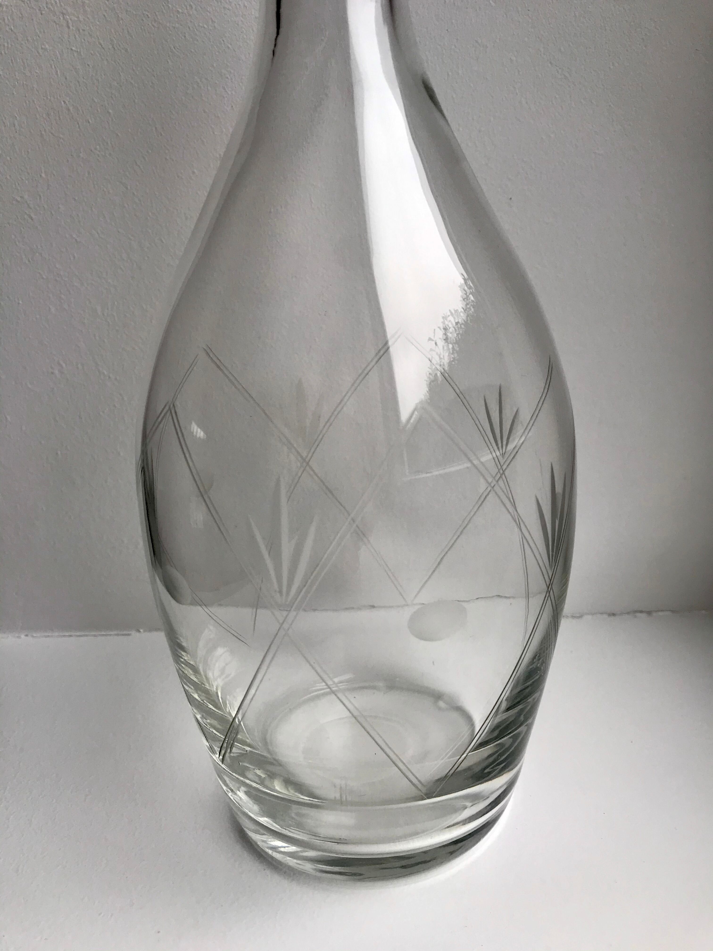 Carafe à vin en cristal en verre gravé début XXème