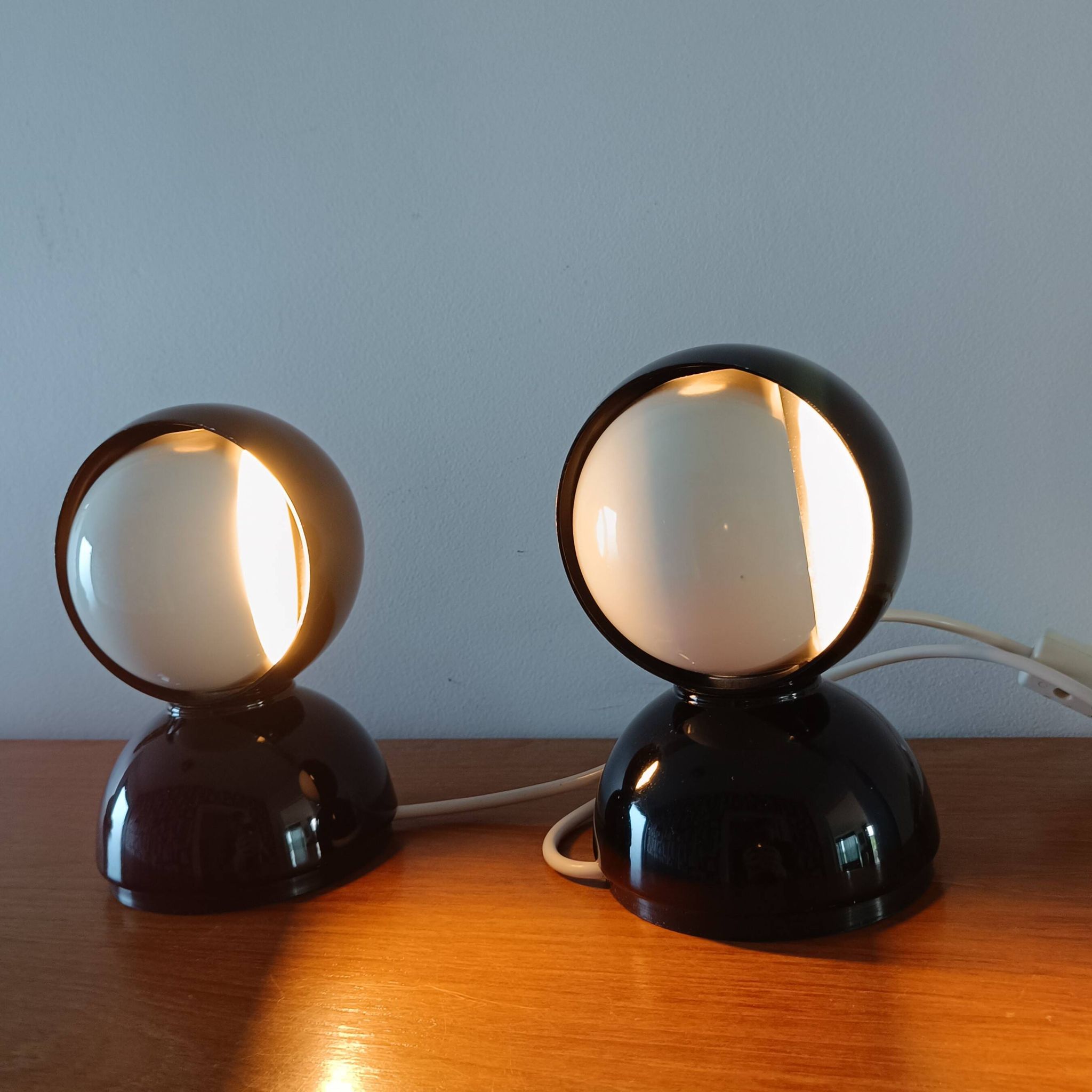 Set of 2 vintage black and white Eclisse lamps - Magistretti for Artemide
