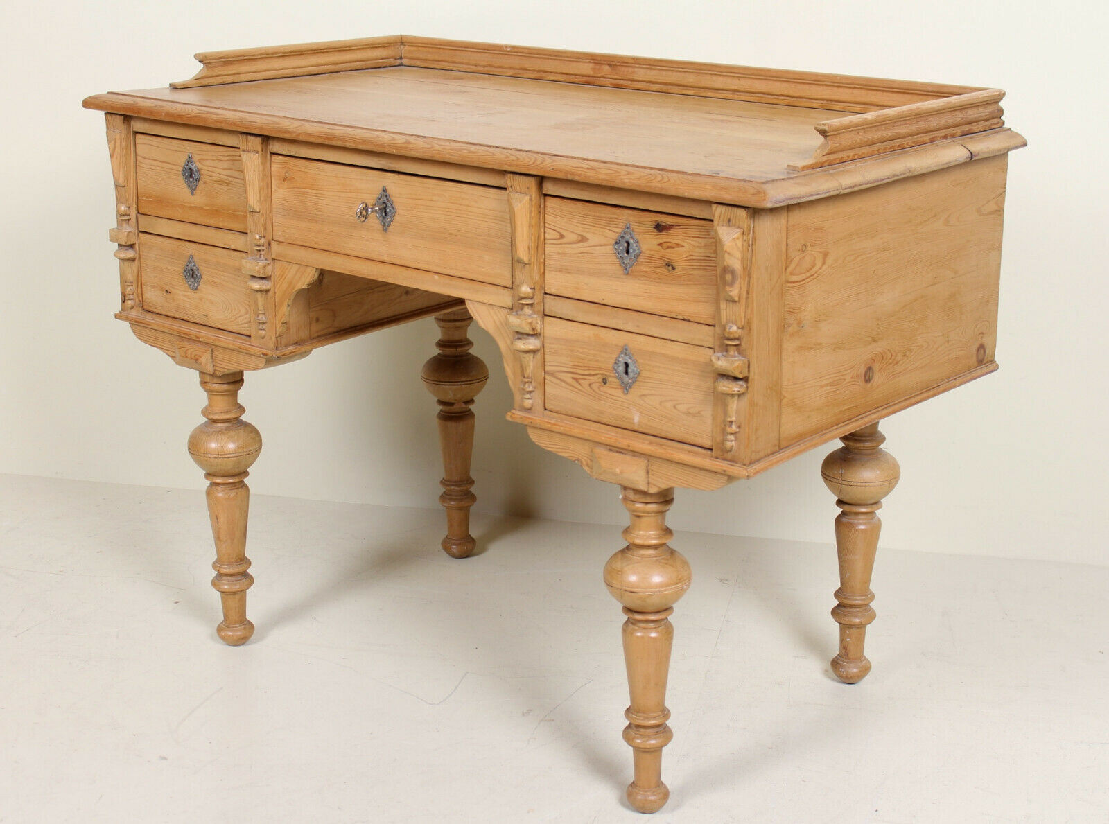 Bureau en pin suédois