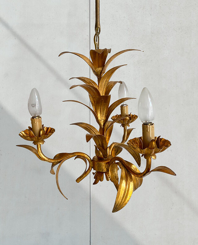 Chandelier golden metal leaves