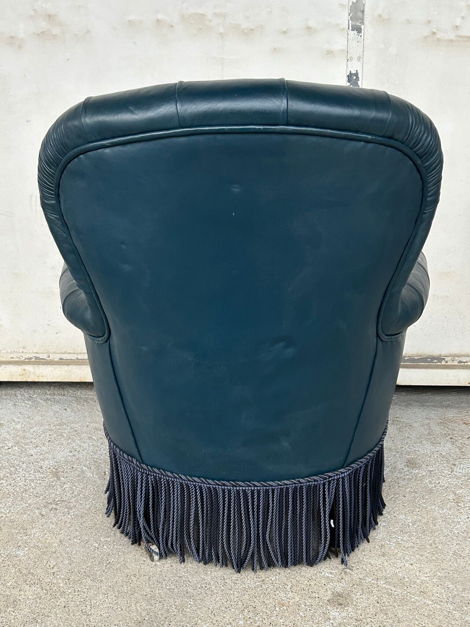 Armchair Napoleon III leather Chesterfield way, late nineteenth