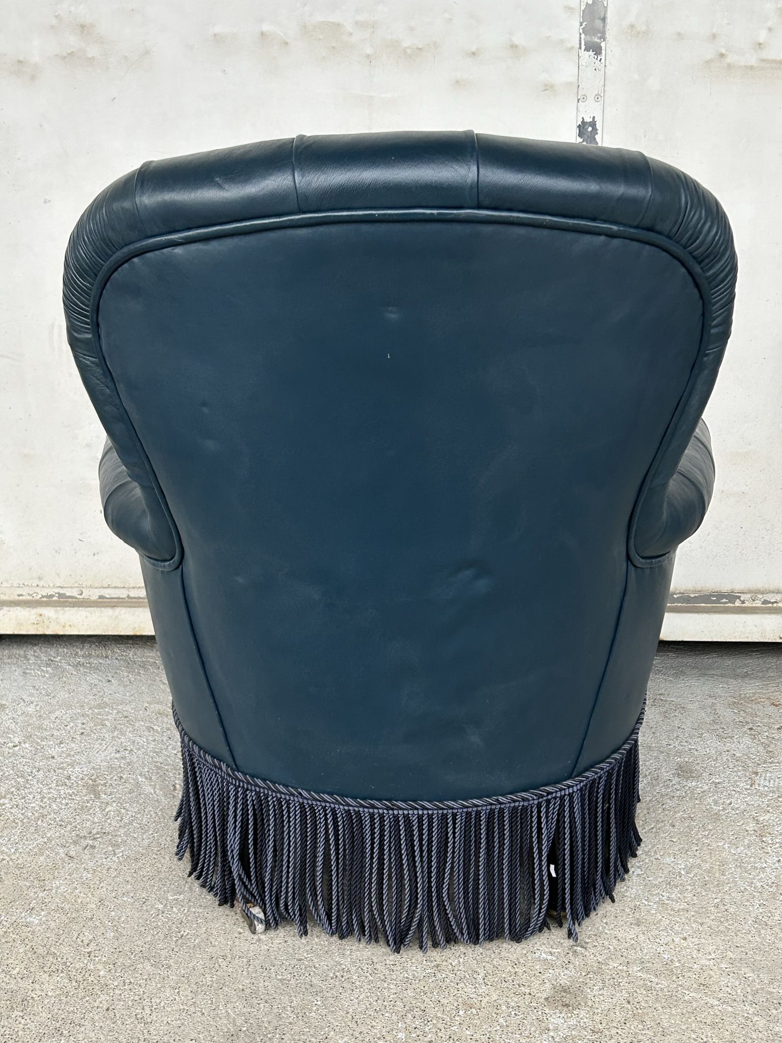 Armchair Napoleon III leather Chesterfield way, late nineteenth