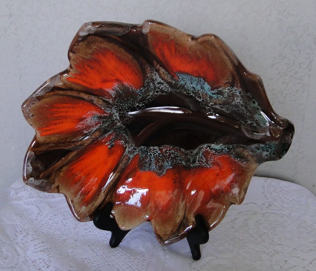 Ceramic fruit cup of vallauris jasped colors red tones brown leaf shape