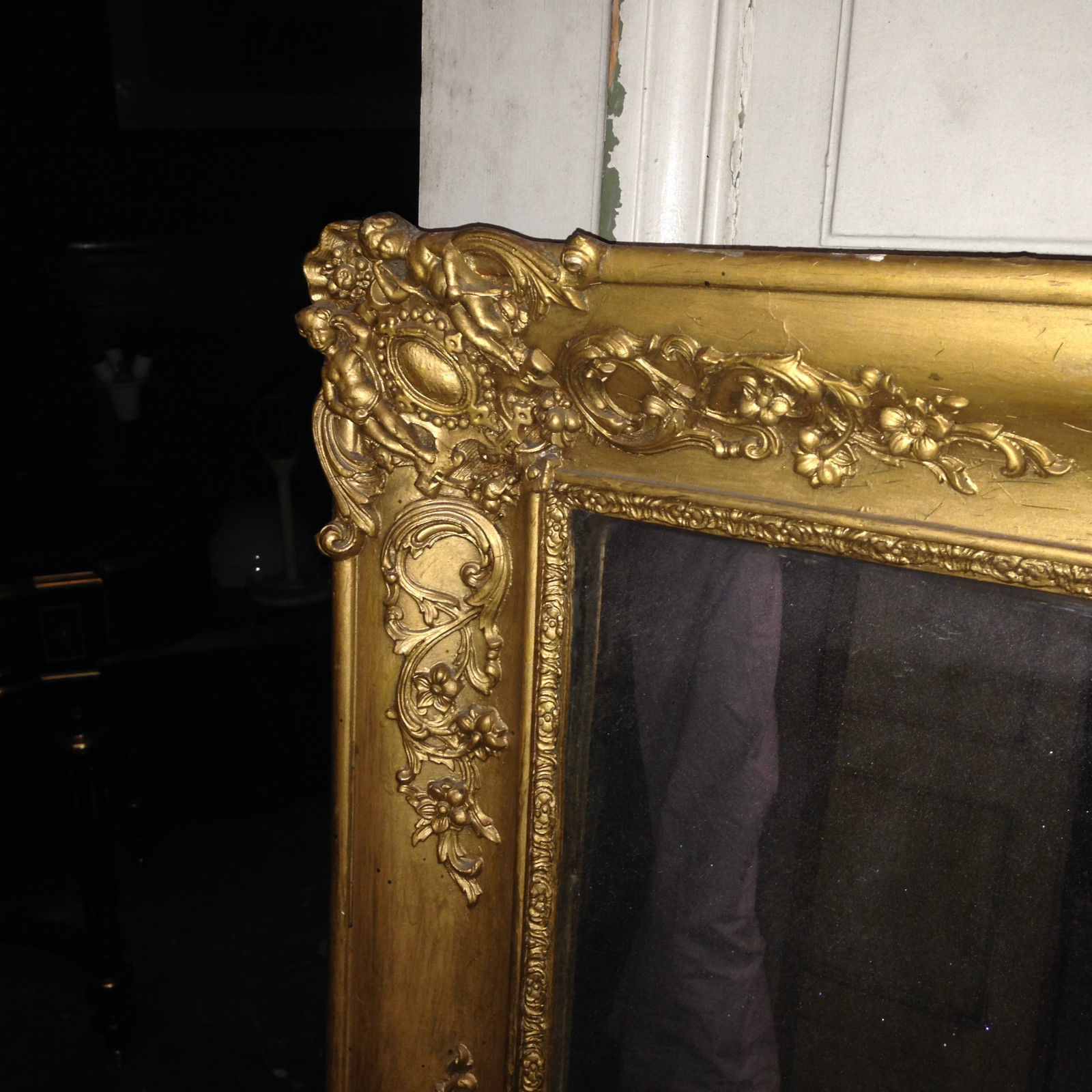 Miroir en bois et stuc doré 124x86cm