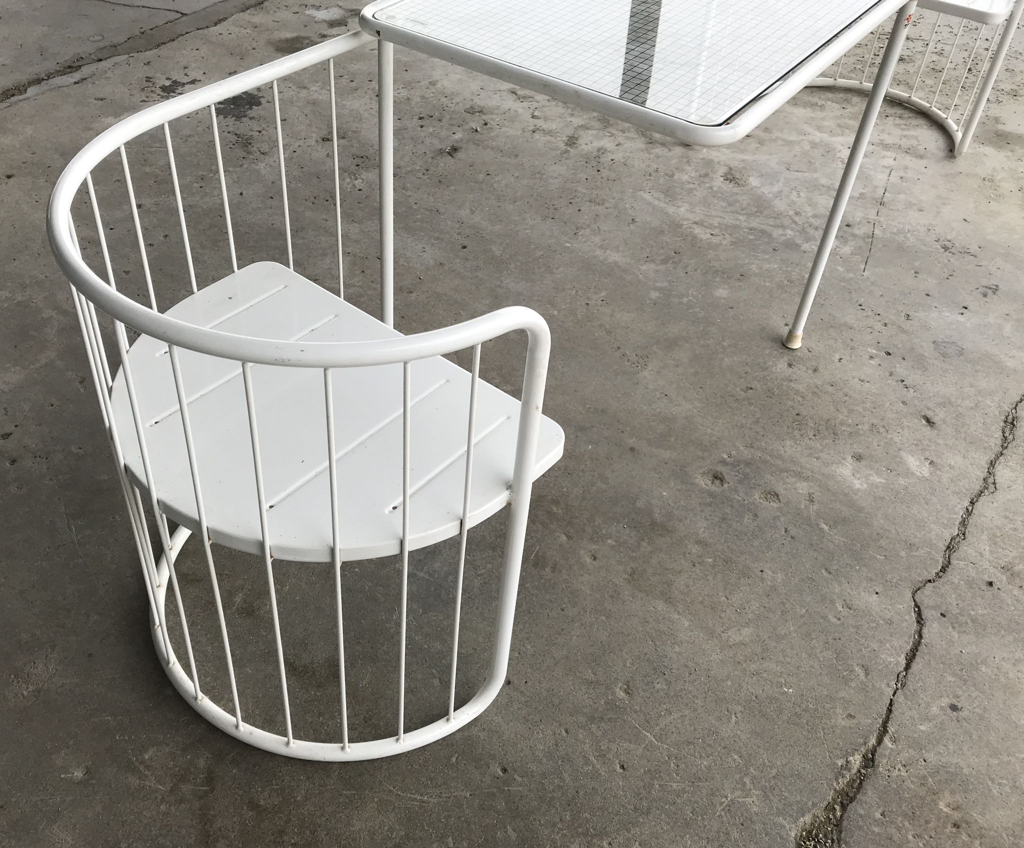 Vintage70's, Emu table in metal and glass, chairs swivelling under the table