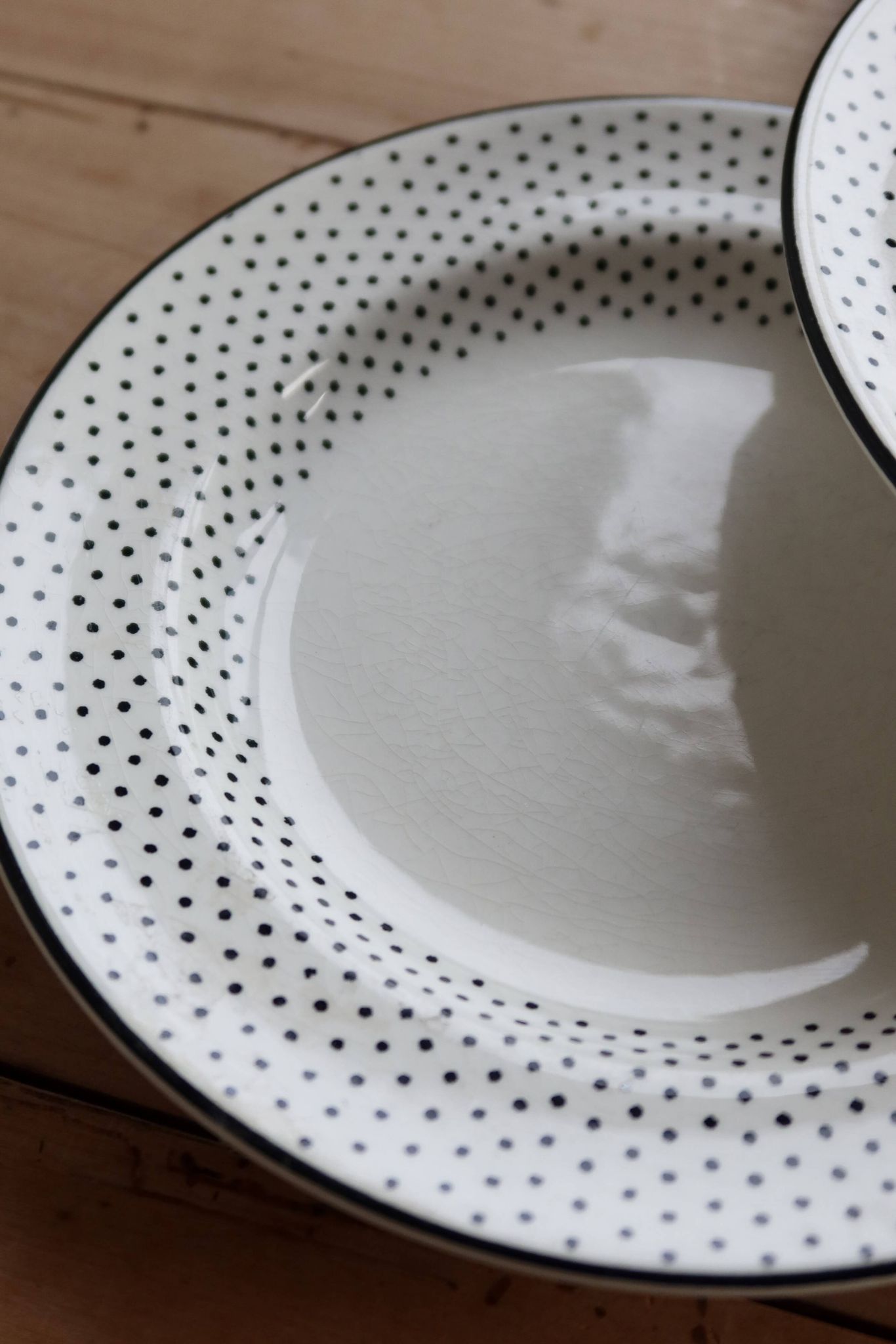 4 assiettes plates vintage faïence de Gien – Motif pois noirs