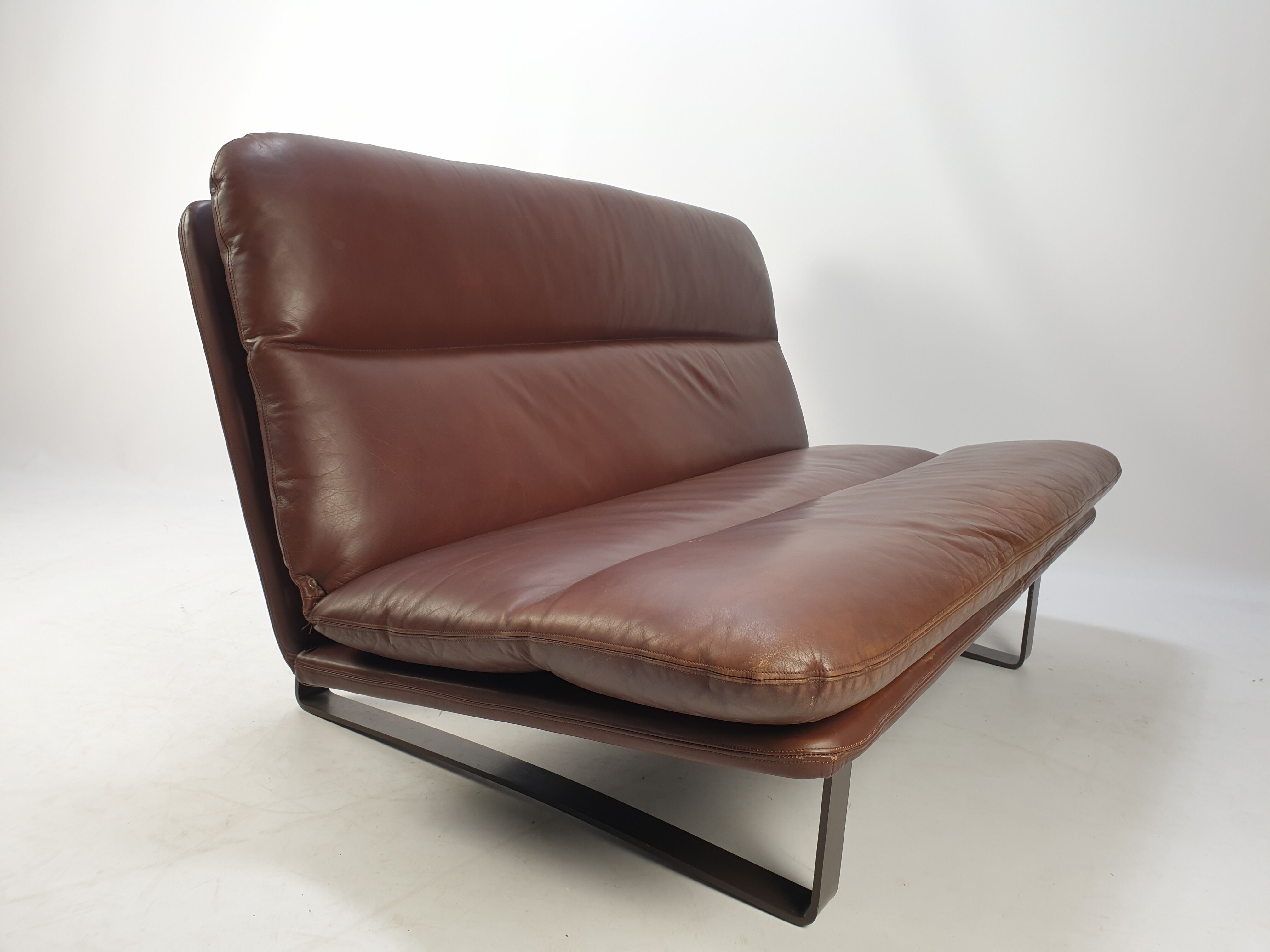 Vintage leather sofa by Kho Liang ie for Artifort, 1960s