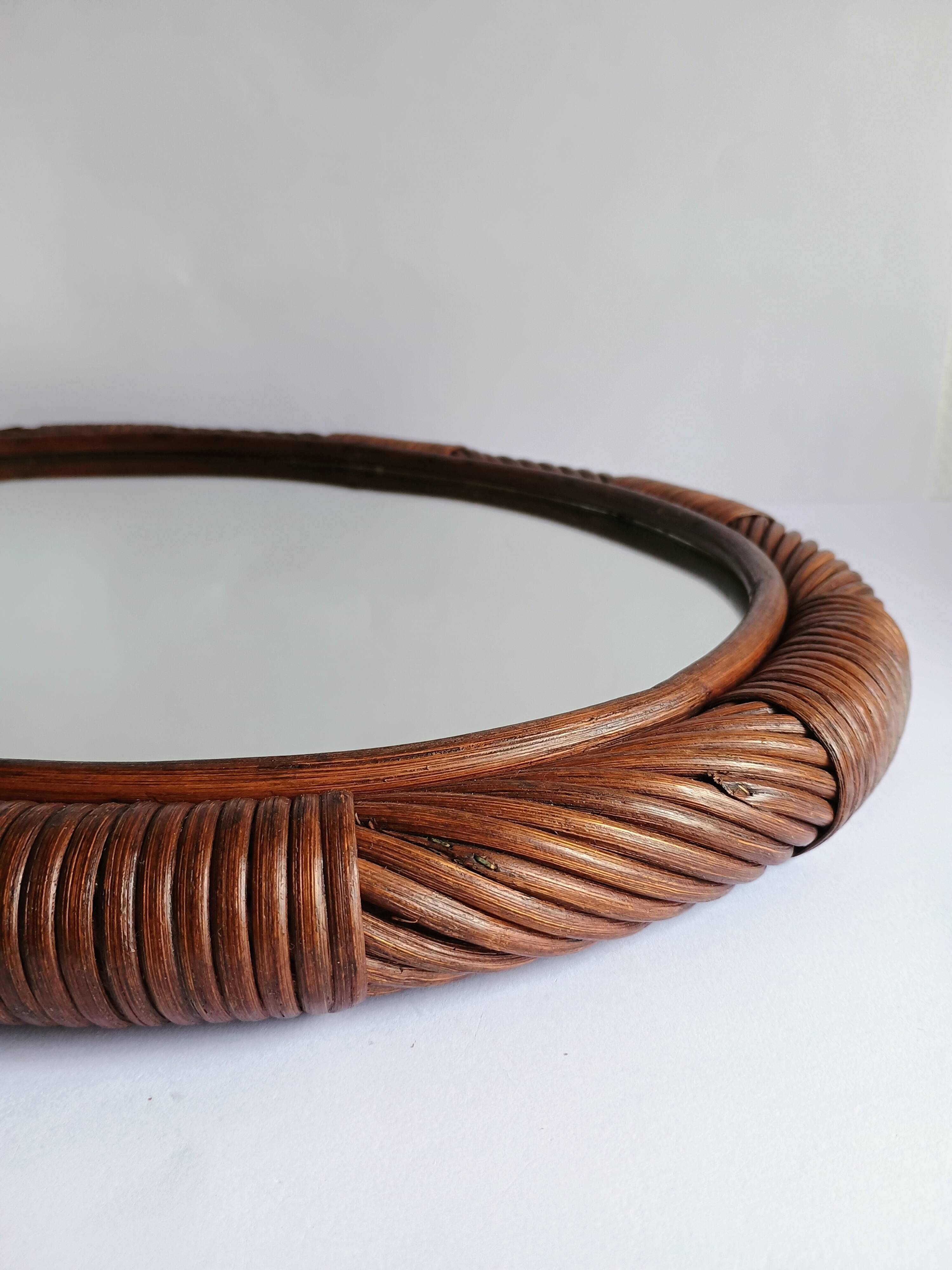 Oval rattan mirror to hang