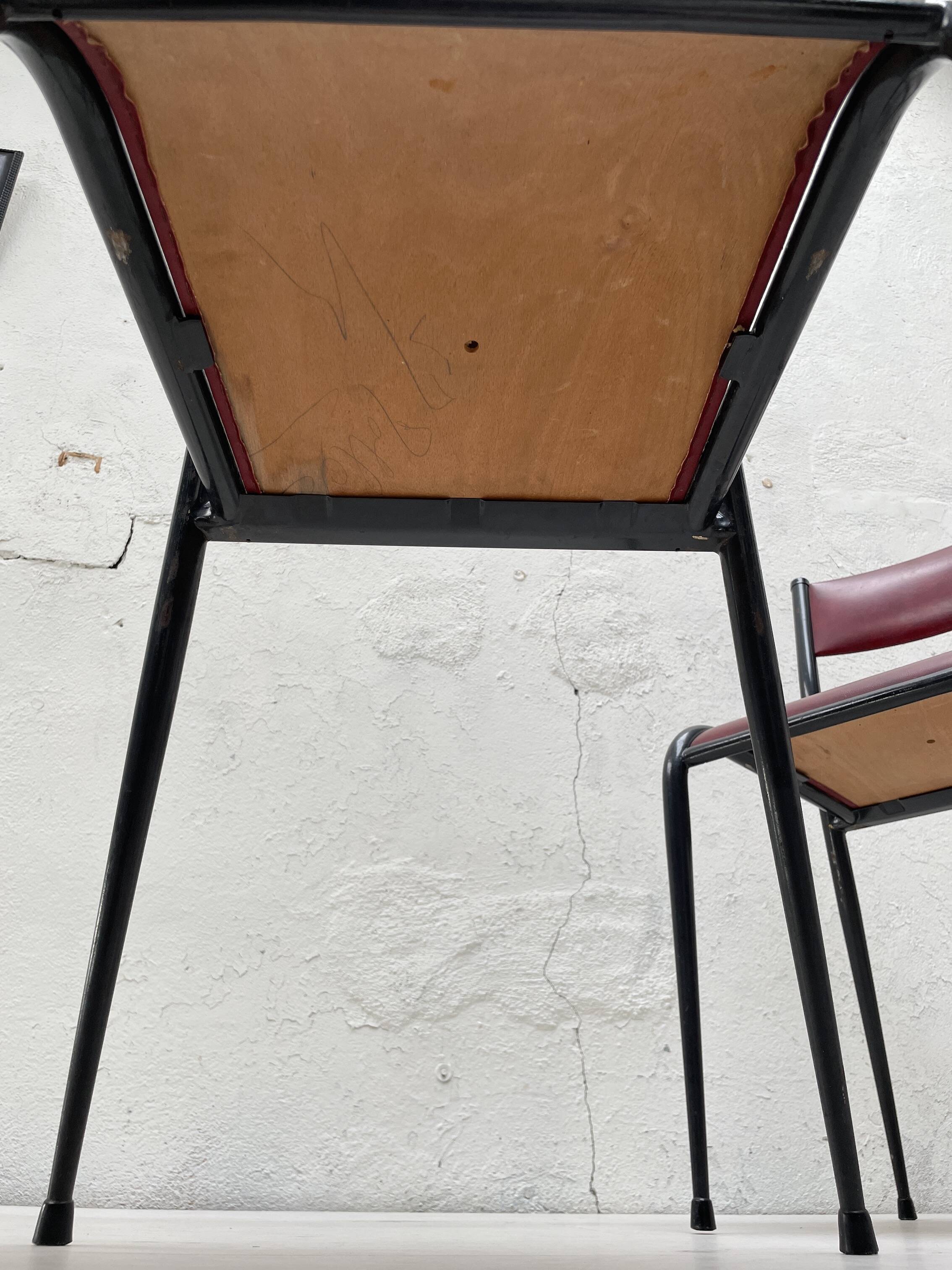 Suite de 4 chaises vintage Mullca 510.