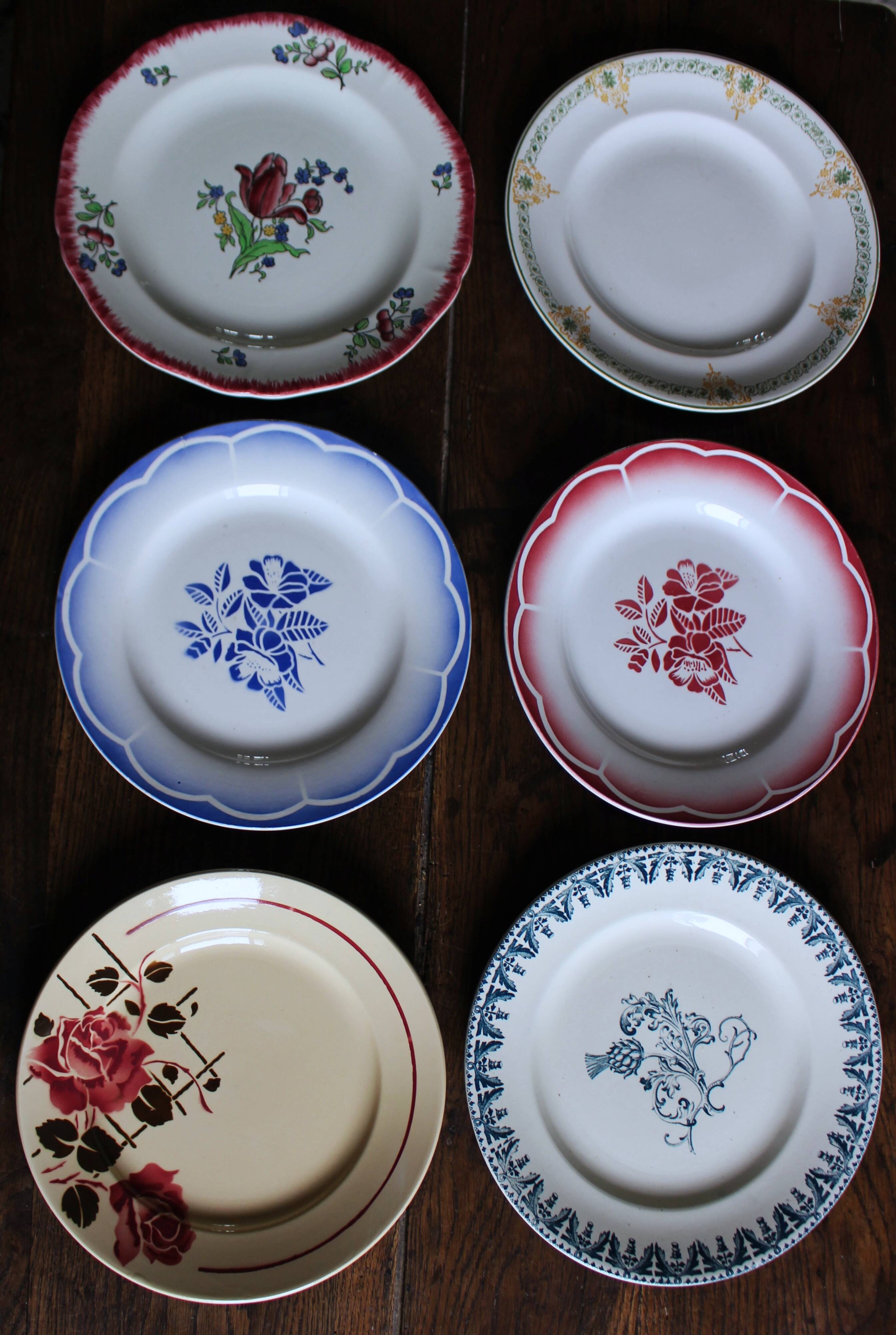 6 mismatched dinner plates
