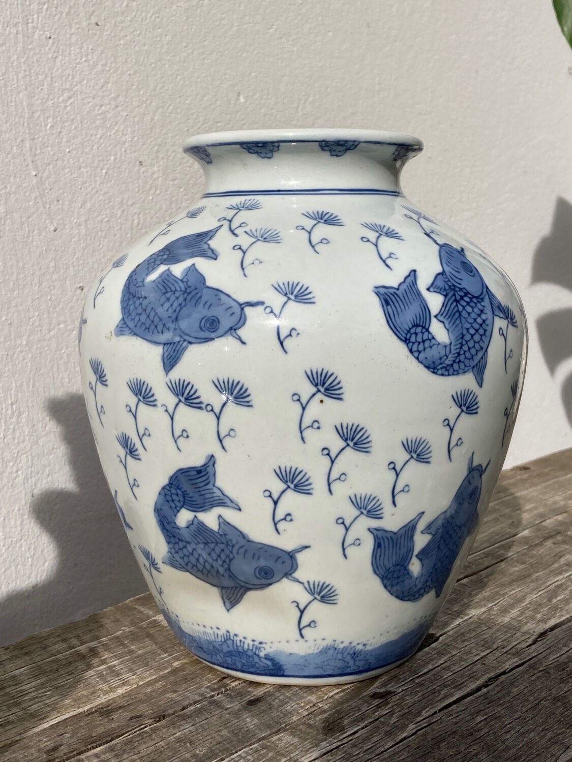 Chinese blue and white fish vase