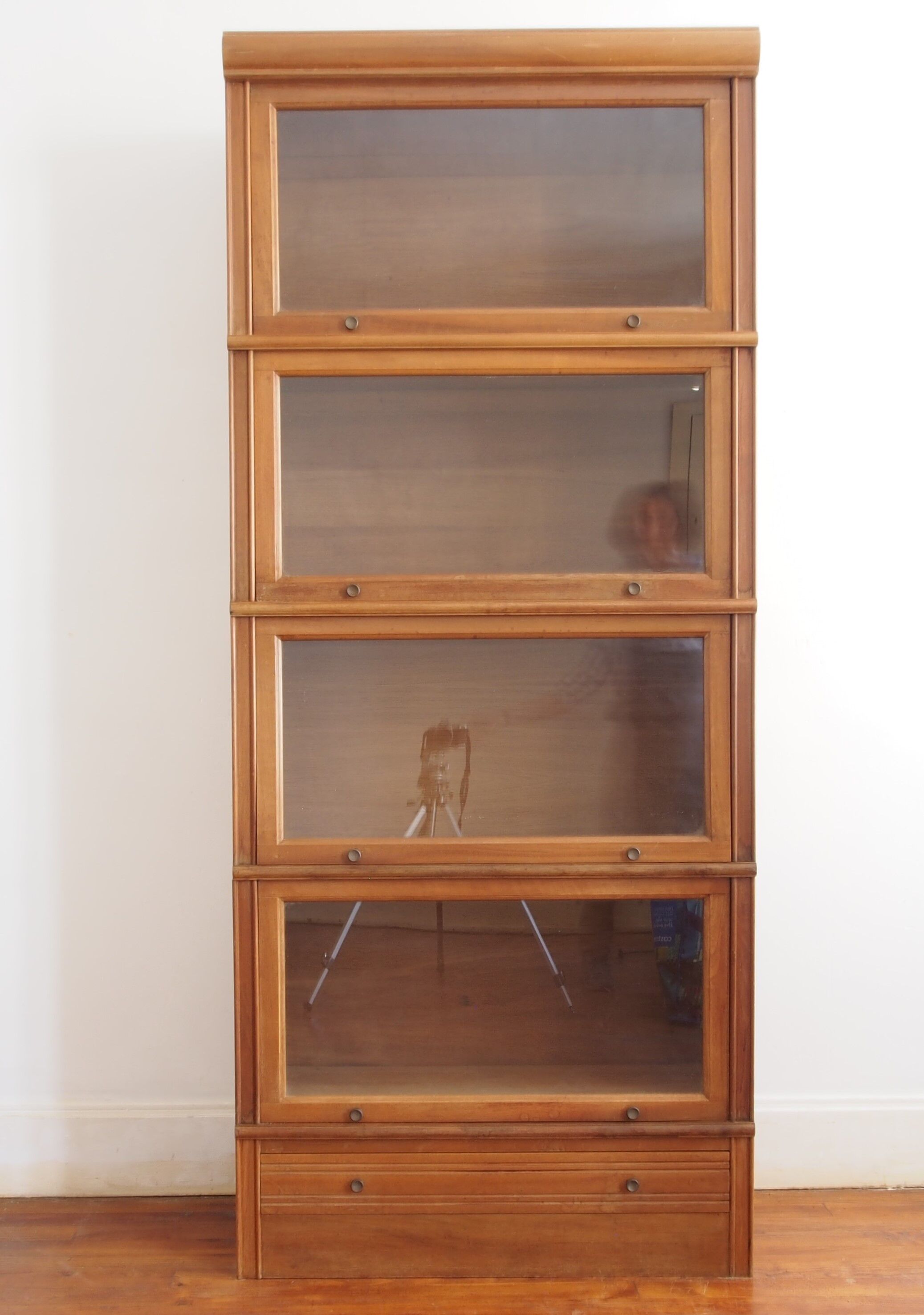 MD showcase furniture