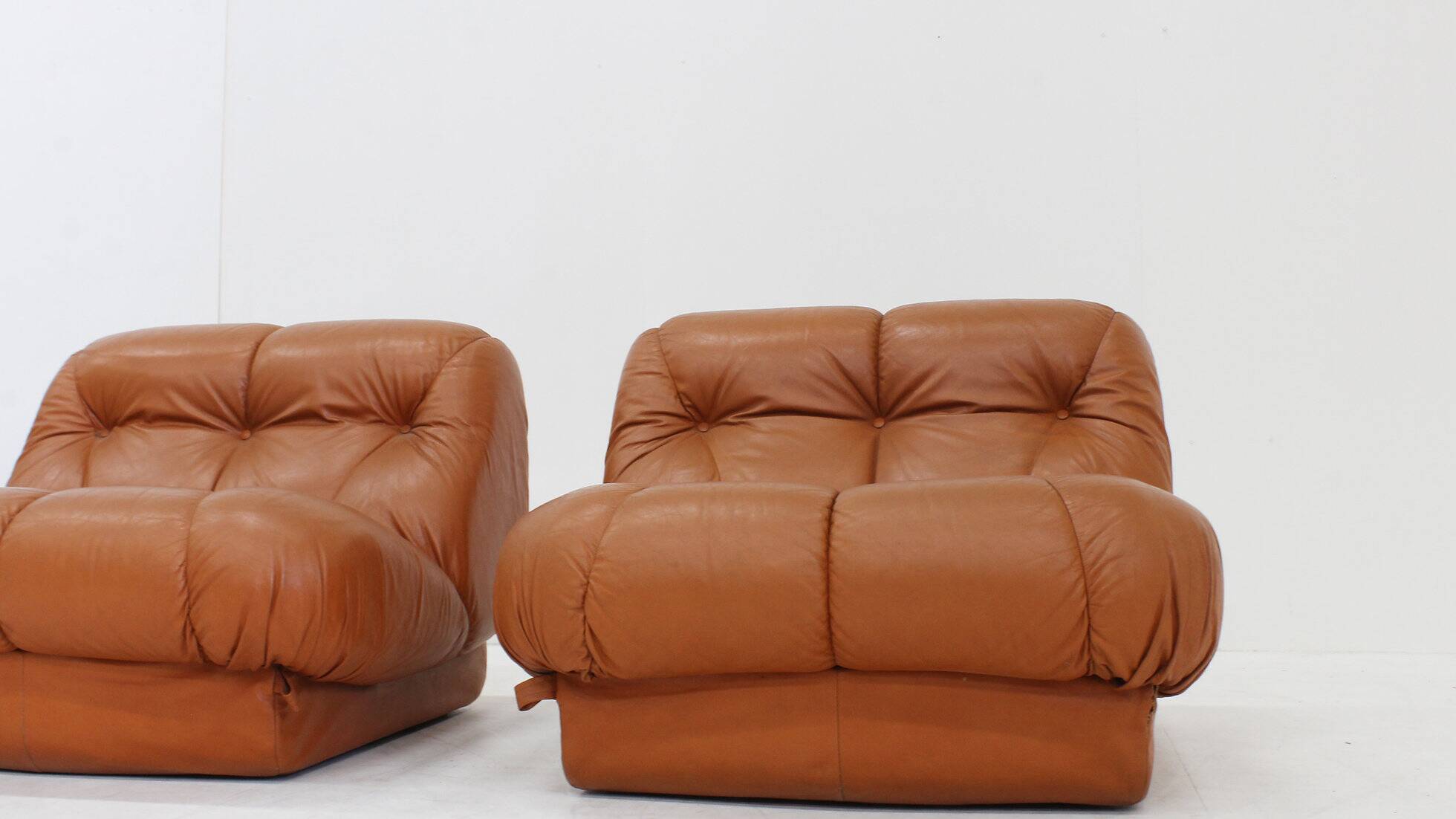 Set of vintage Mimo Padova Nuvolone lounge chairs in cognac leather, Italy, 1970s
