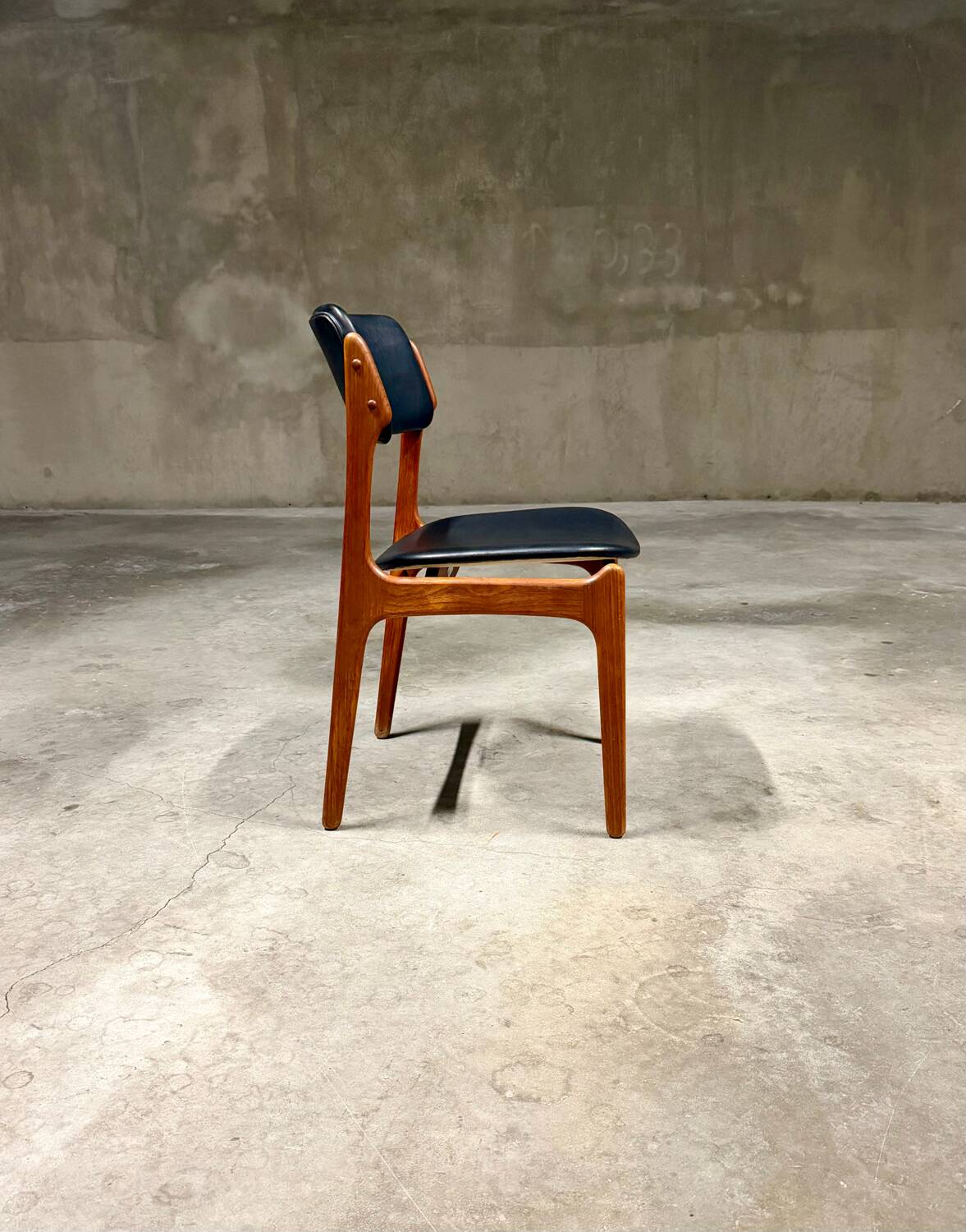 6 Erik Buch chairs