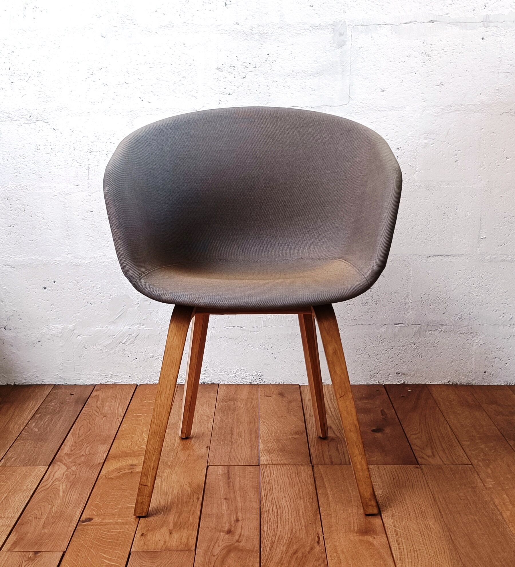 Chaise About A Chair AAC22, Hee Welling