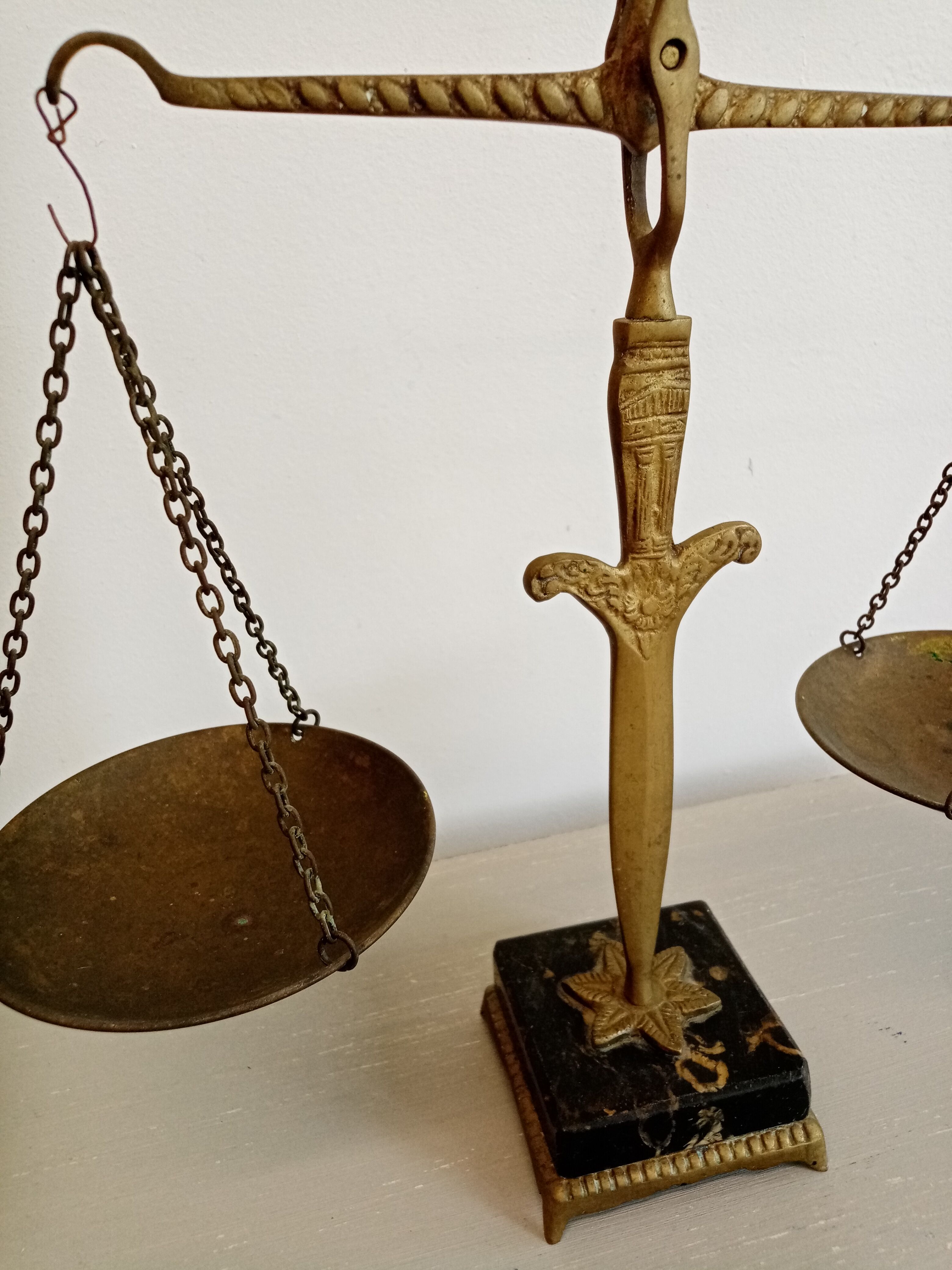 Balance on marble base 2 trays