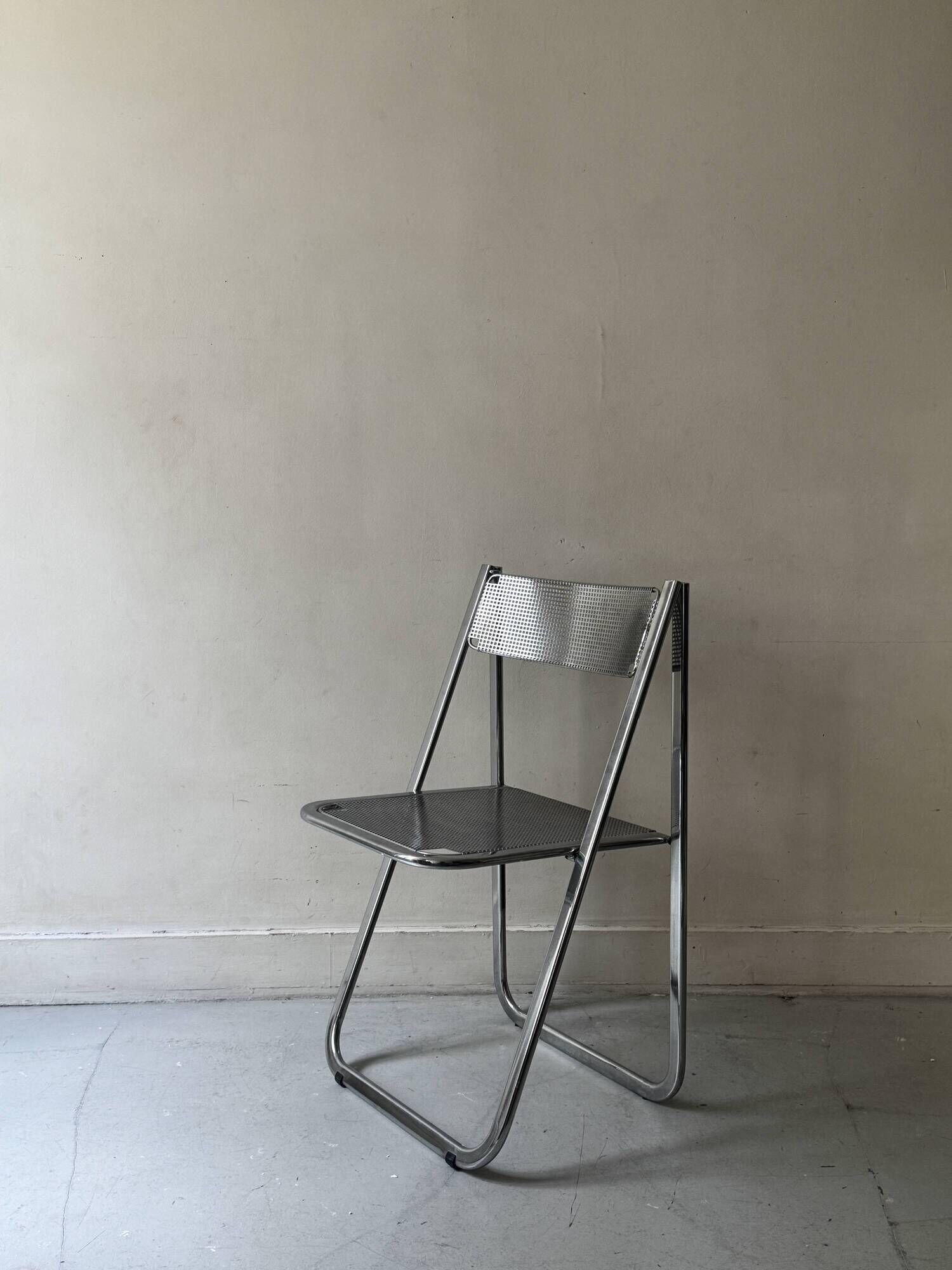 Chaise pliante Tamara en métal chromé et perforé d'Arrben, Italie 1980