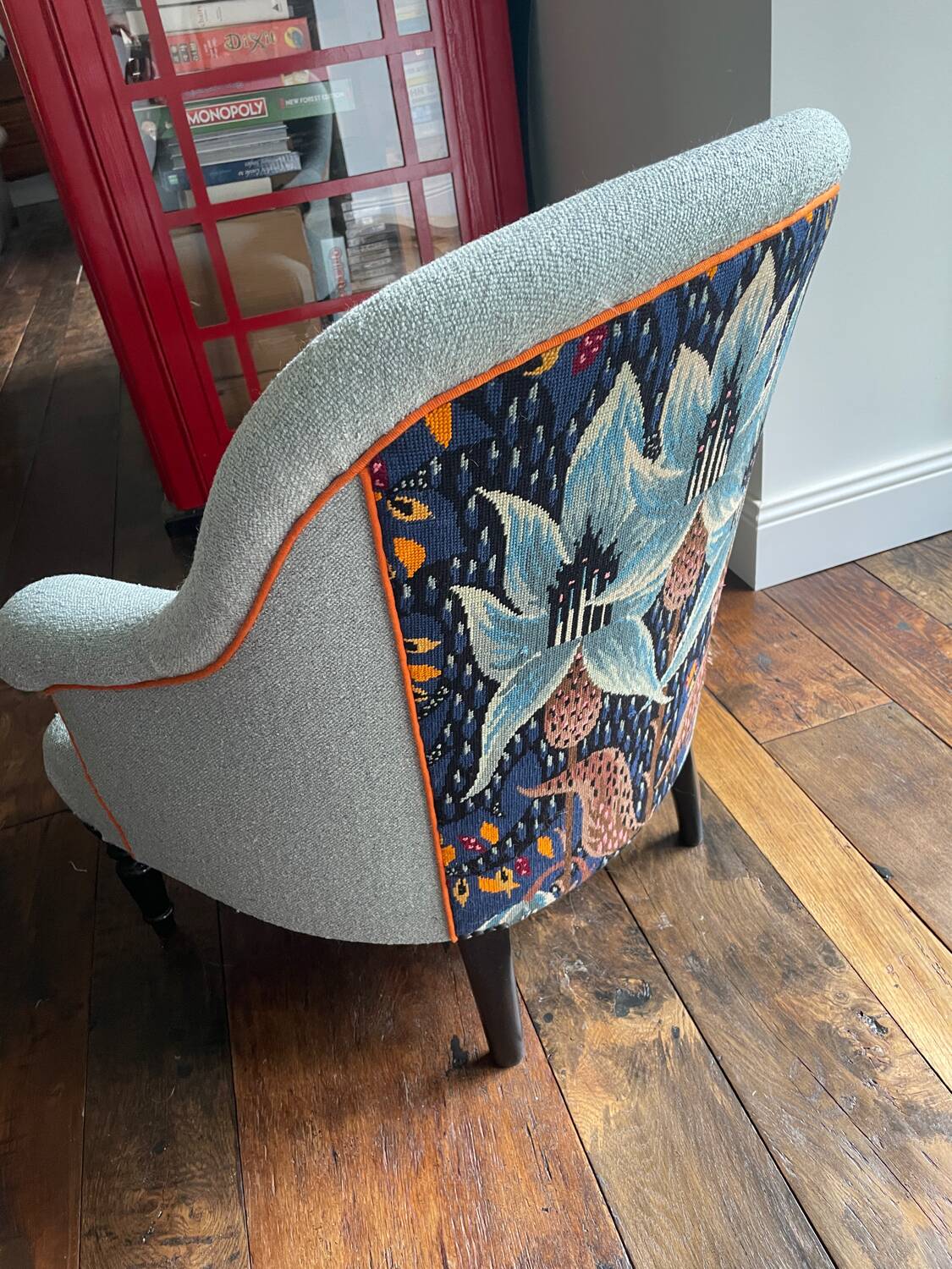 Small aquamarine toad