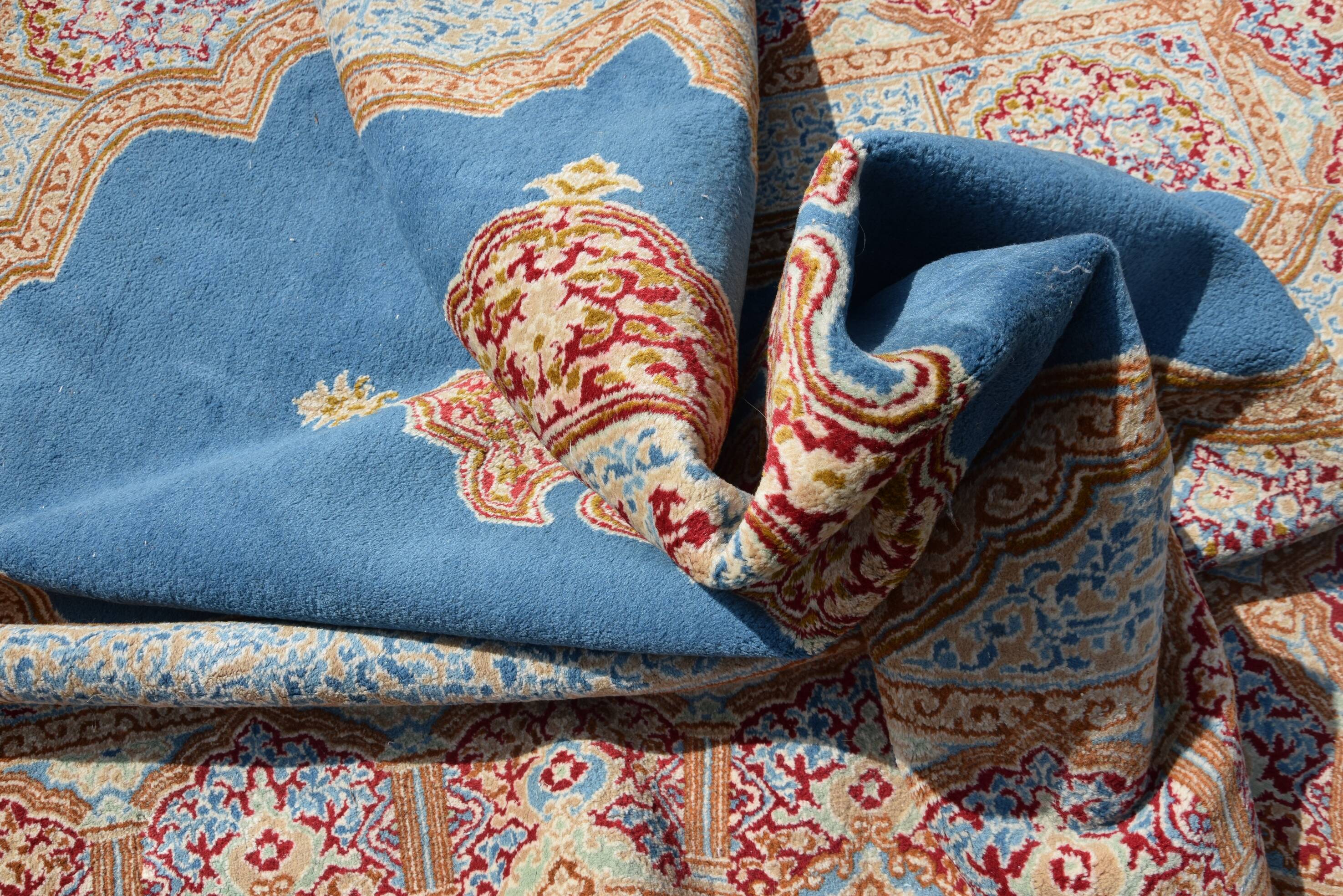 Oriental Persian Iran Kirman rug: 1.84 x 2.86 meters