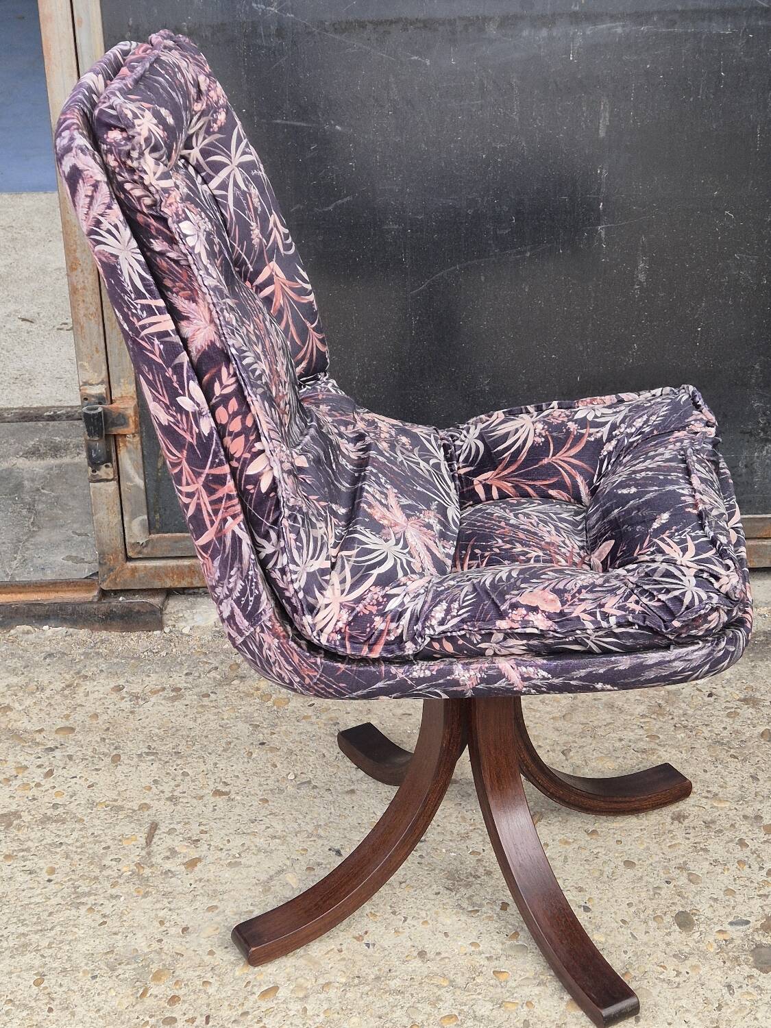 6 velvet and wood chairs from the 70s