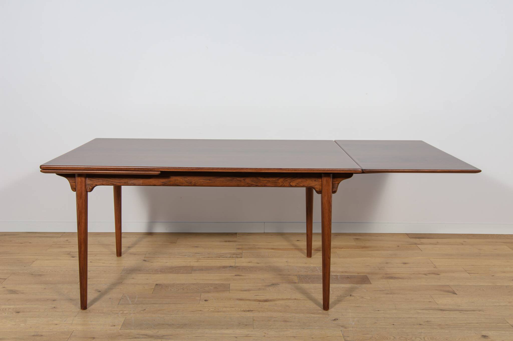 Mid-Century Modern Rosewood Dining Table Model 54 by Gunni Omann for Omann