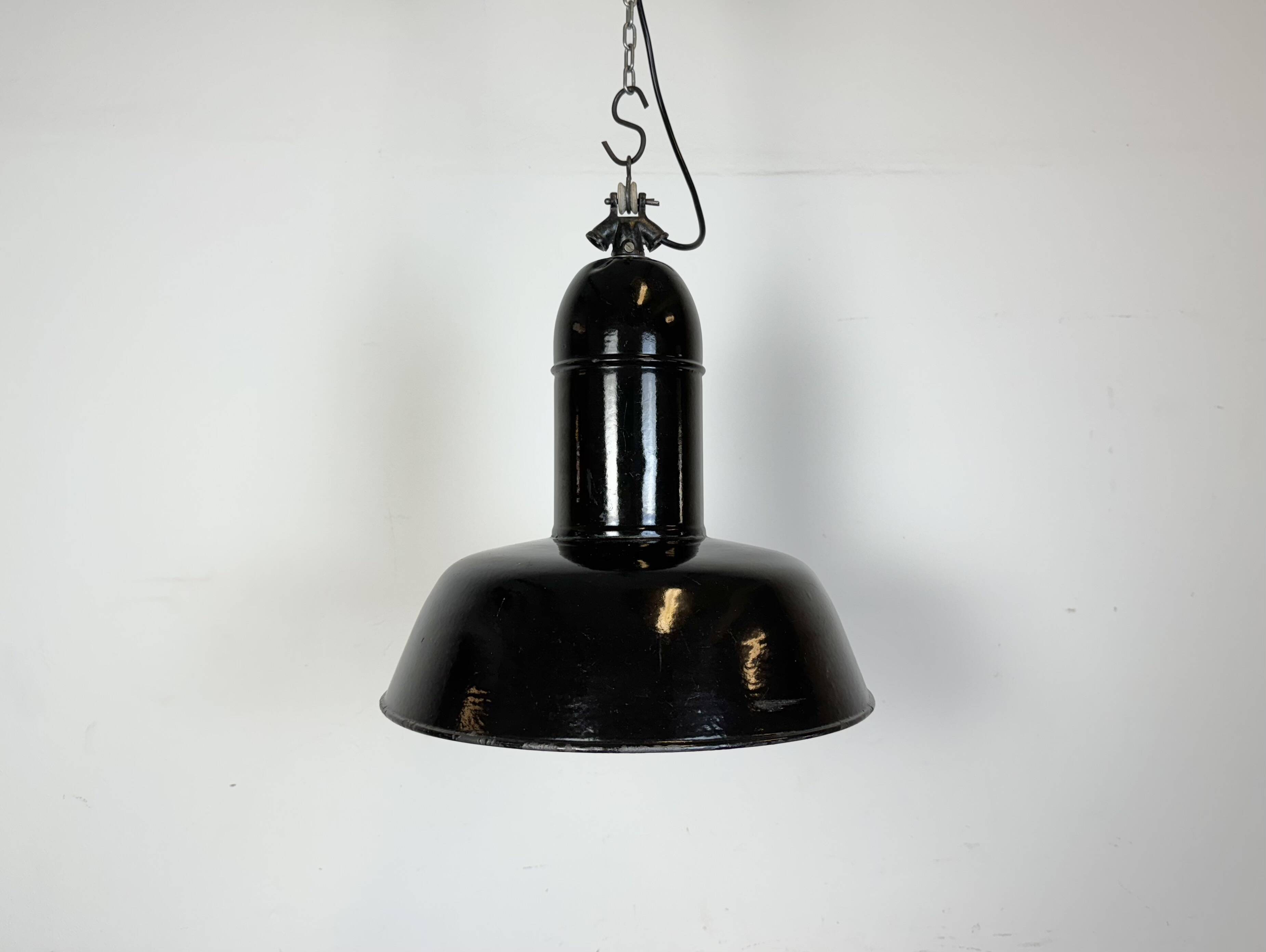 Industrial Black Enamel Factory Lamp with Cast Iron Top, 1930s