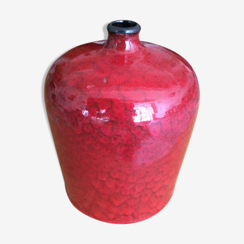 Basque red vase