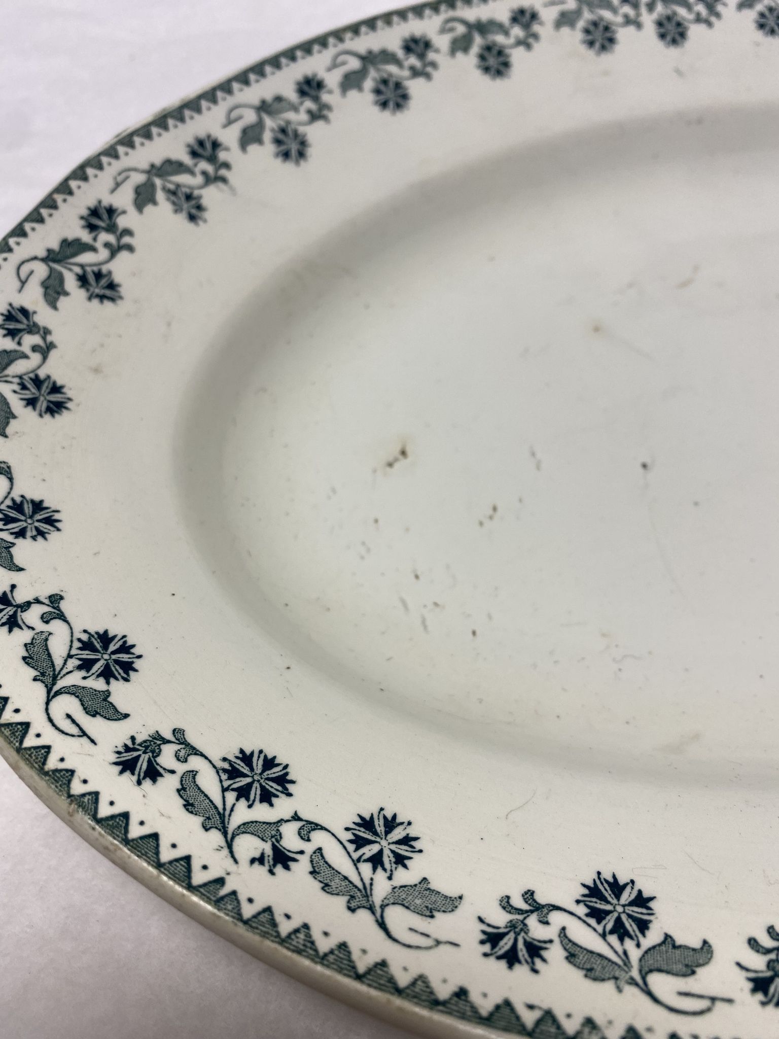 Plat Terre de Fer motif Georgette