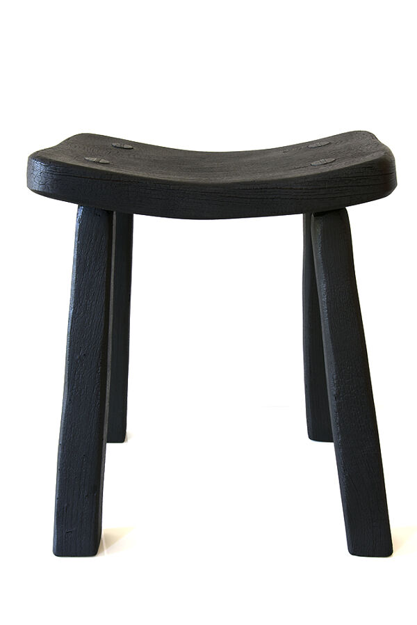 Tabouret style japonais en bois finition bois brule shou-sugi-ban