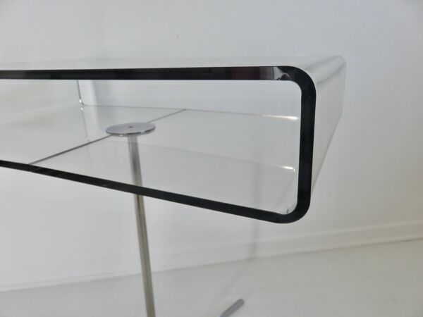 Table, bout de canapé, Roche Bobois en plexiglas et métal chromé années 80
