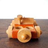Petite voiture en bois