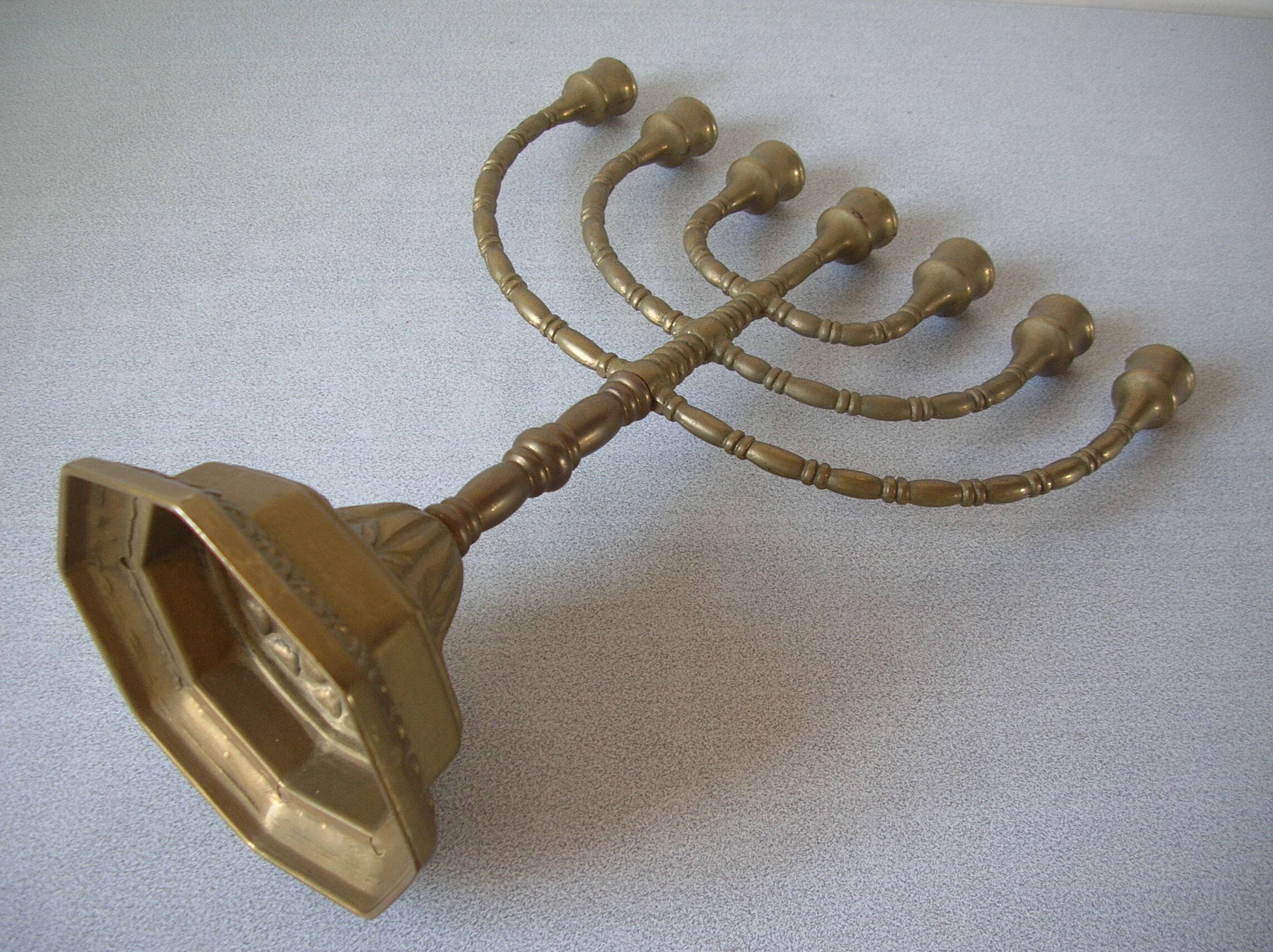 Ancien chandelier juif 7 branches ménorah en laiton/bronze 30 cm Selency