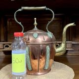 Orientalist kettle in hammered copper, 19th century, pretty shape with chiseled decorations