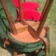 Chaises fourrures pieds compas