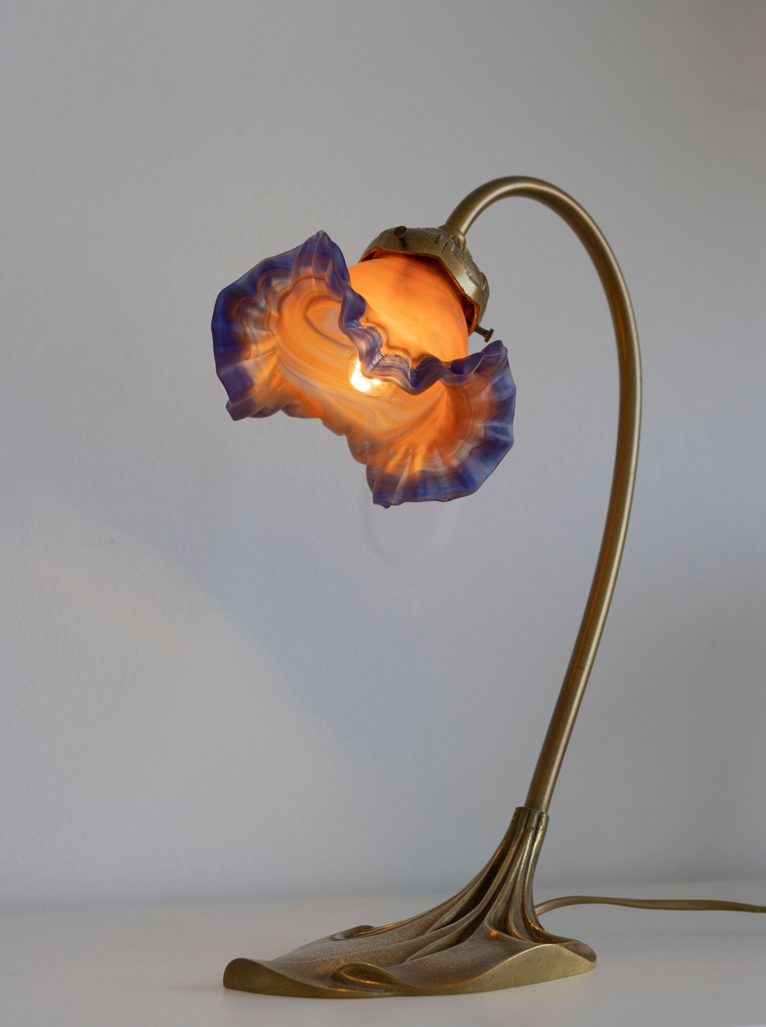 Lamp style art nouveau tulip glass of Vianne