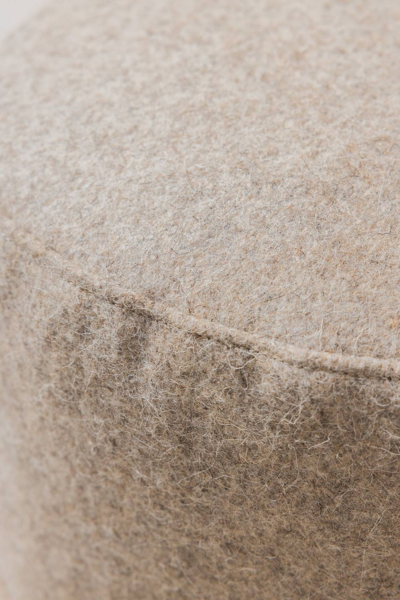 Paire de poufs en laine