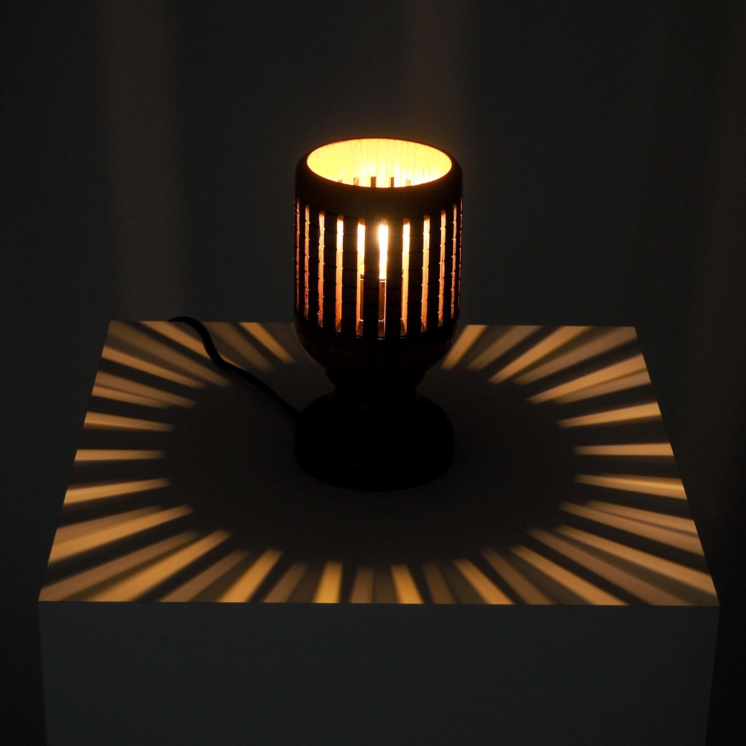 Vintage wooden lattice accent lamp