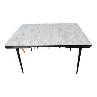 Table de cuisine en formica