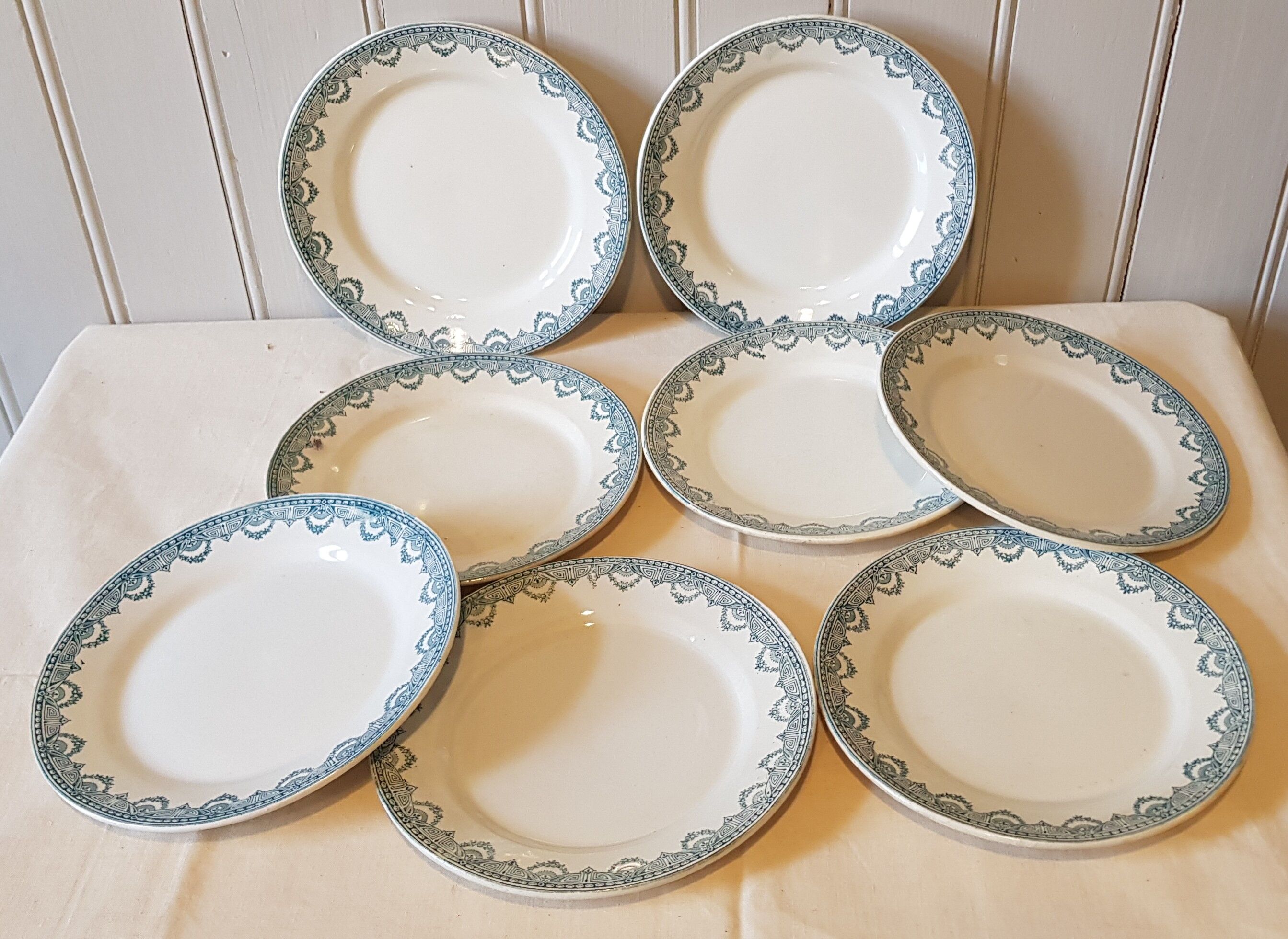 8 flat plates Iron Earth "Recamier"