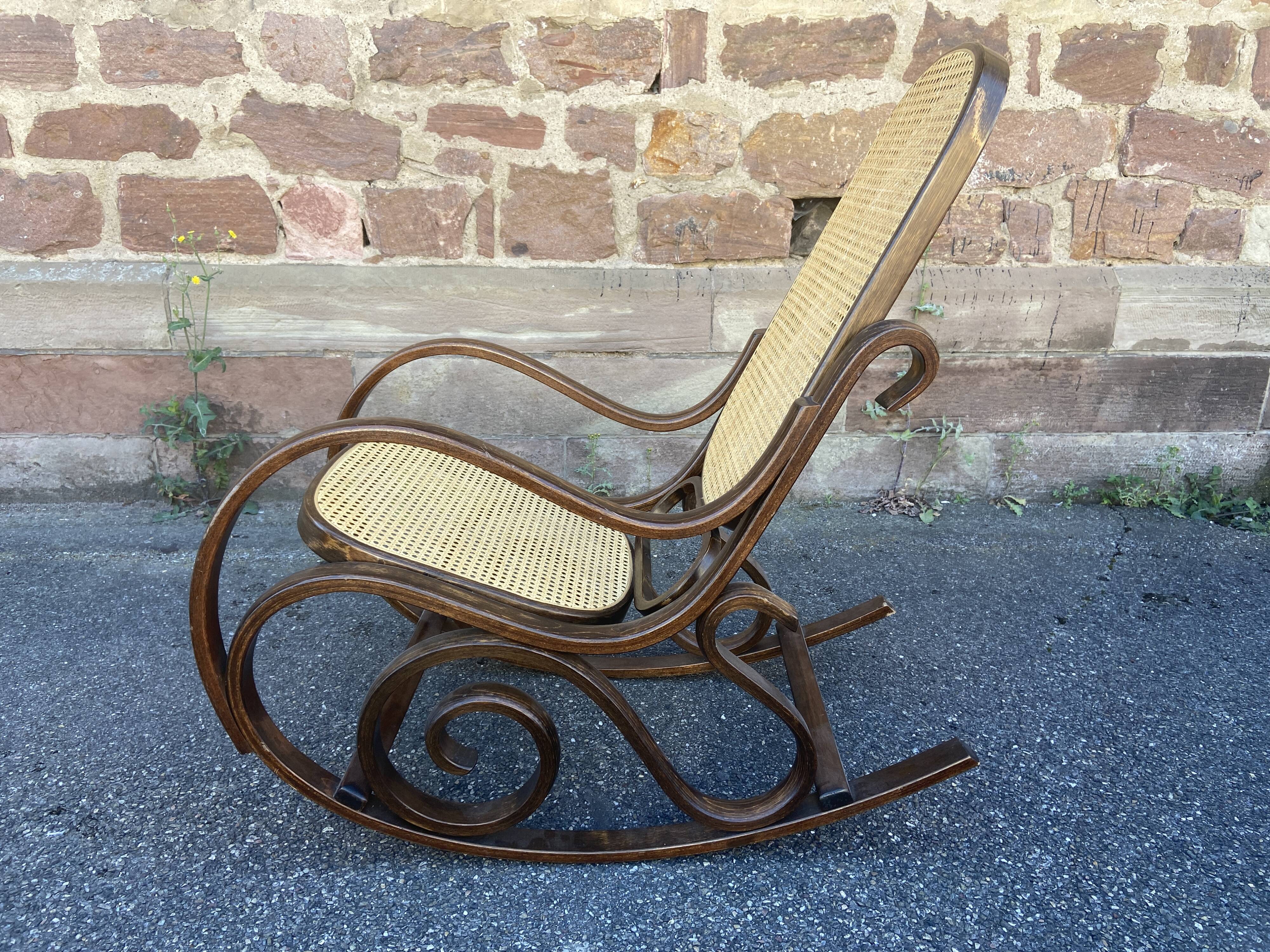 Rocking-chair vintage curved wood