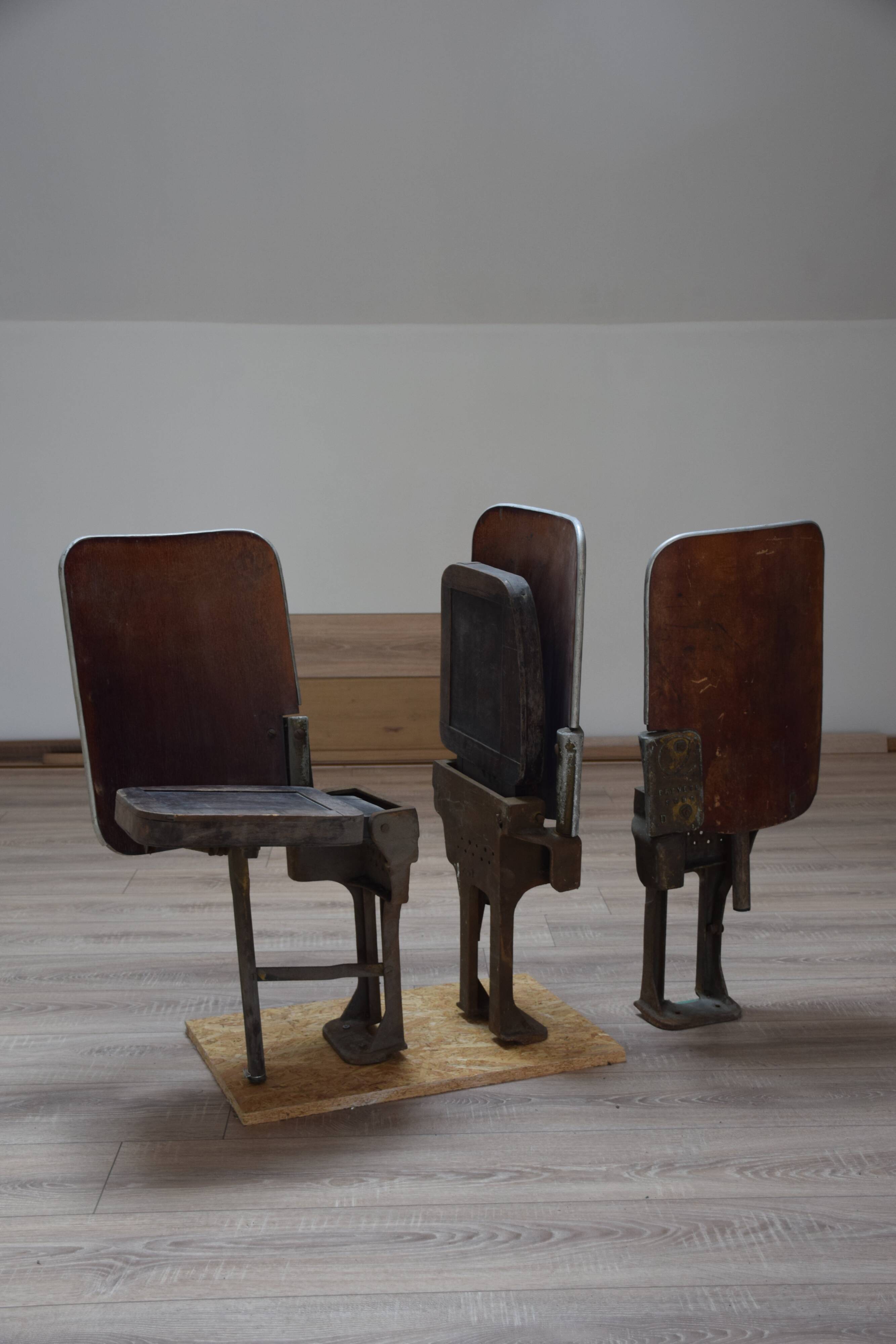 Lot de 3 strapontins de théâtre des années 1940
